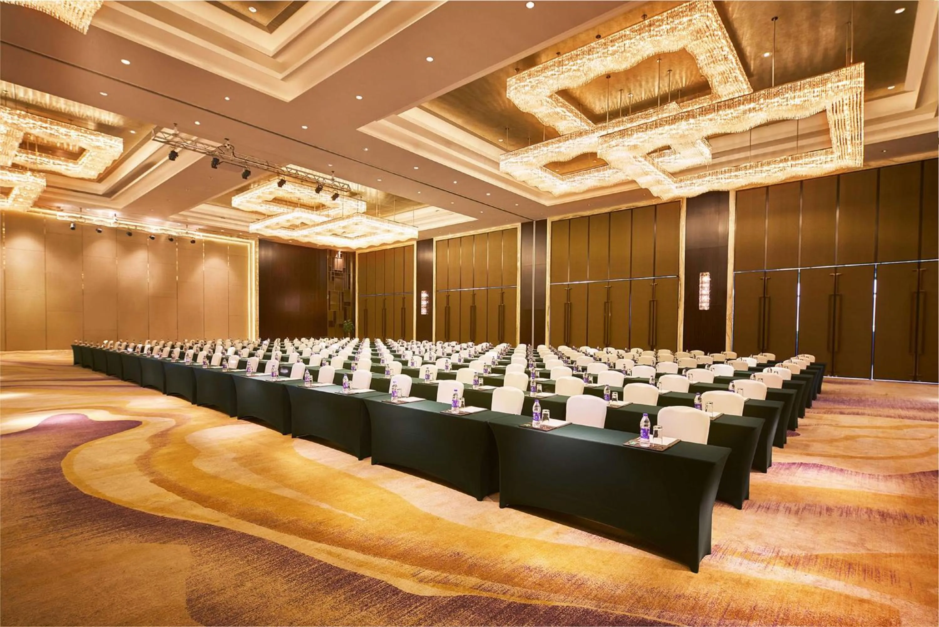 Meeting/conference room in DoubleTree By Hilton Ningbo Beilun
