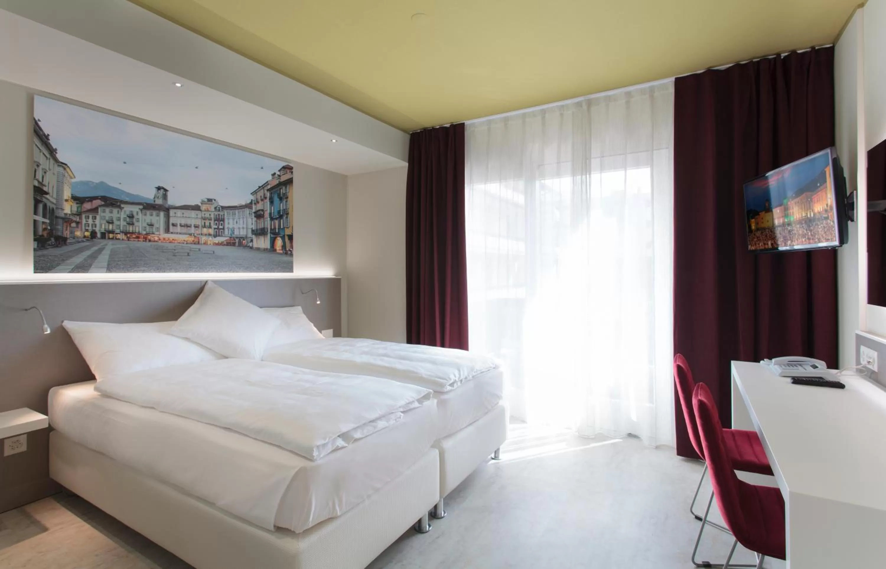 Bedroom, Bed in Hotel City Locarno
