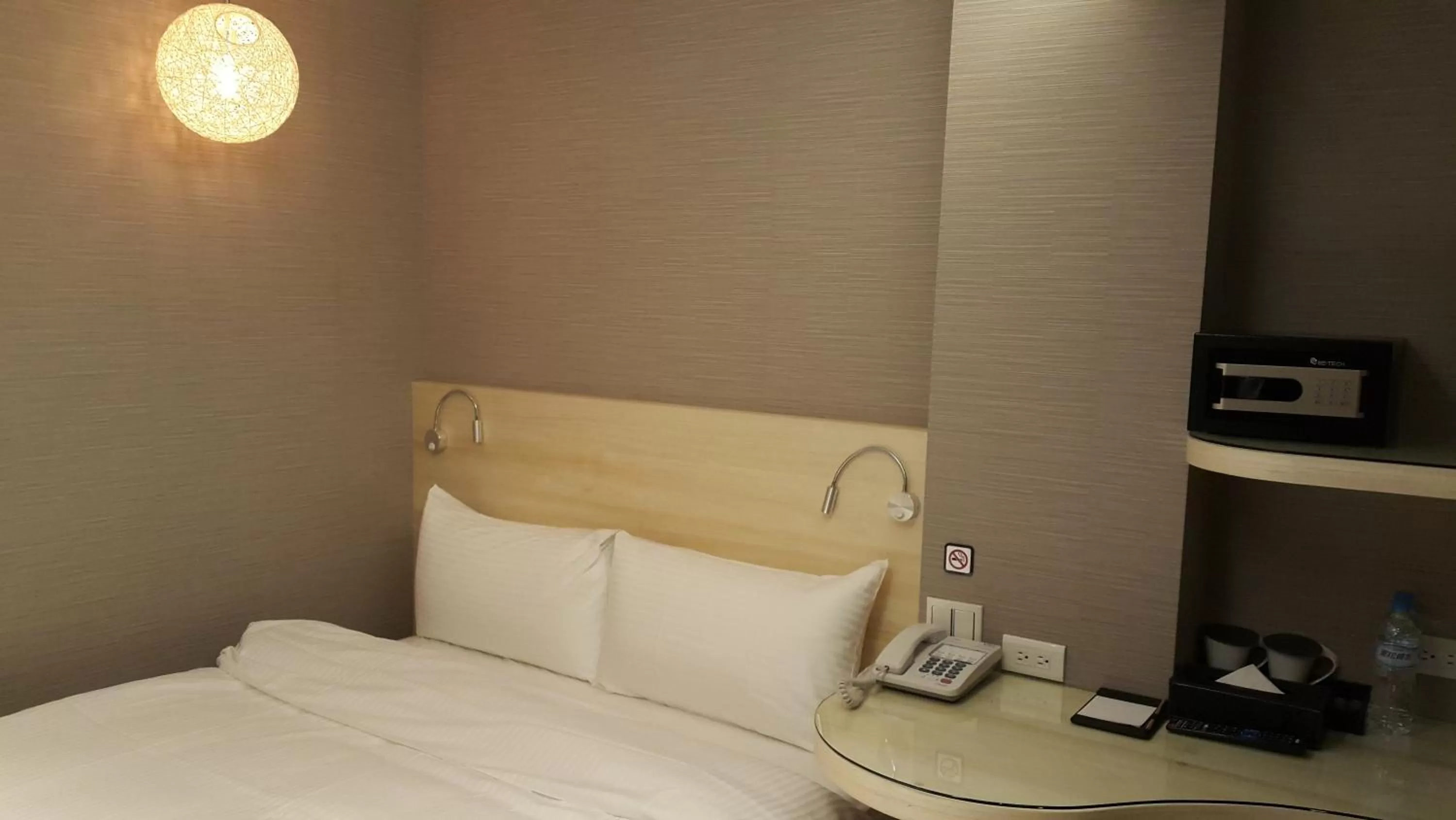 Decorative detail in Bayman Hotel