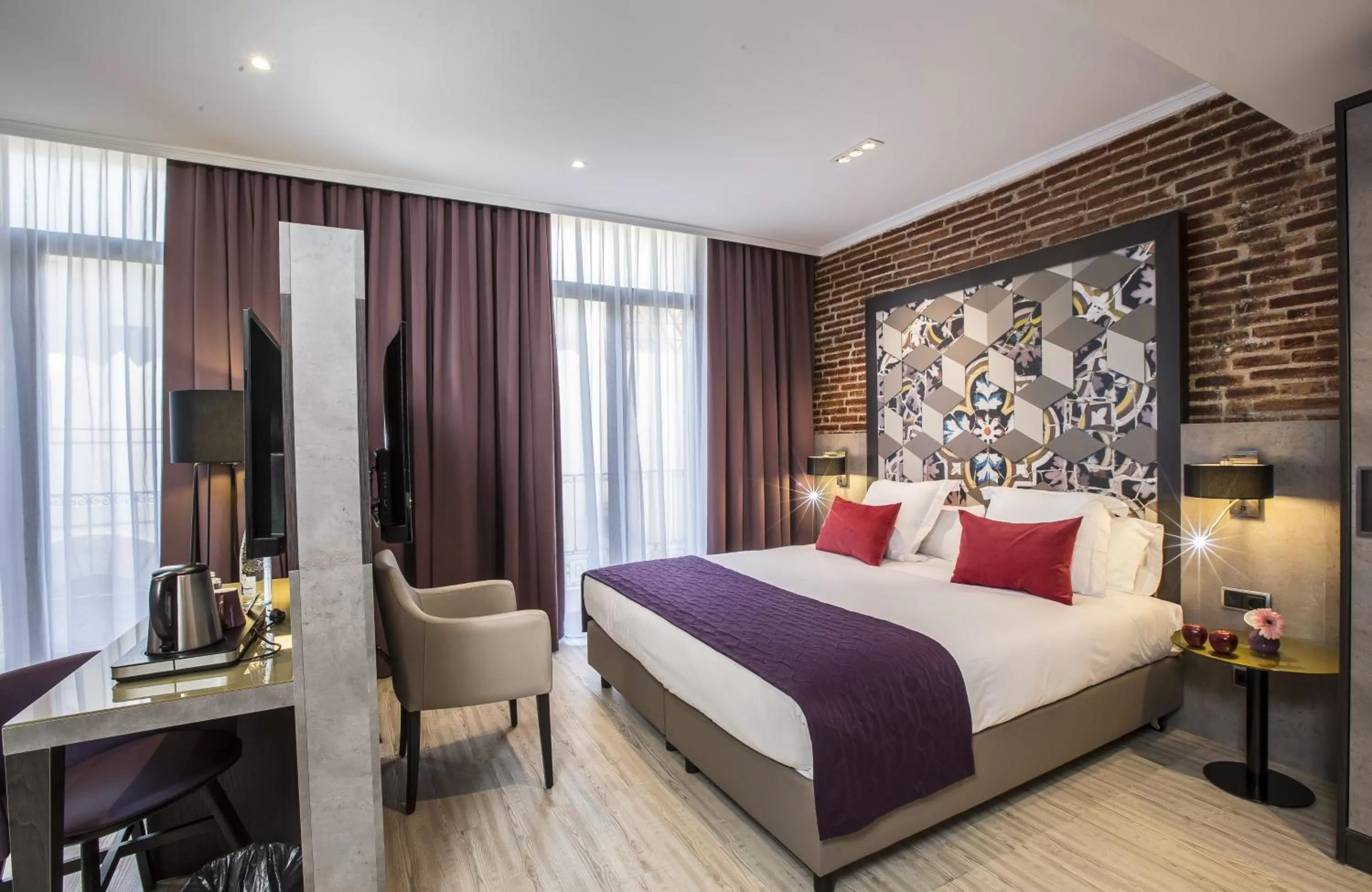 Photo of the whole room, Bed in Leonardo Hotel Barcelona Las Ramblas