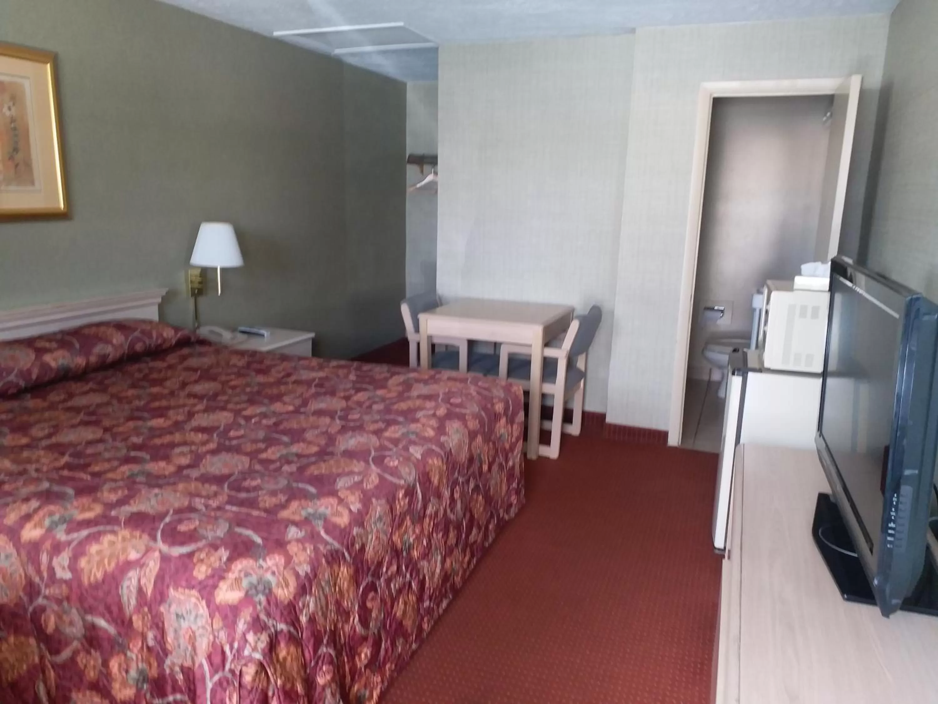 King Room in Westgate Manor Motel Austintown & Youngstown OHIO