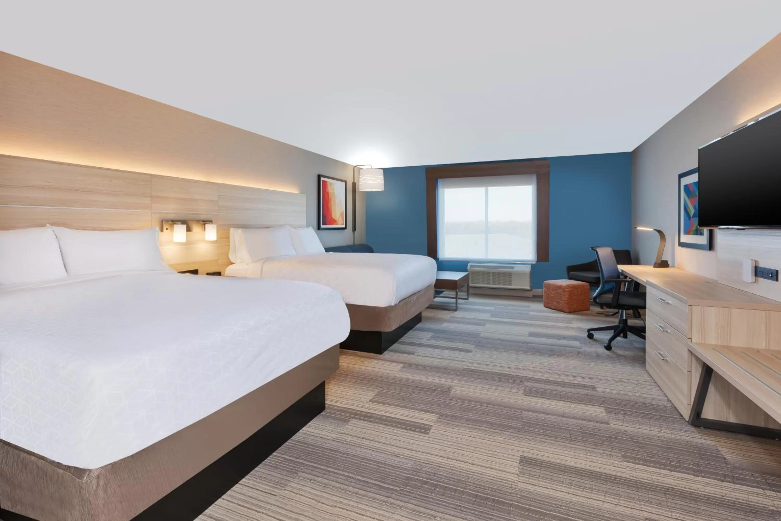 Photo of the whole room, Bed in Holiday Inn Express & Suites Wooster by IHG