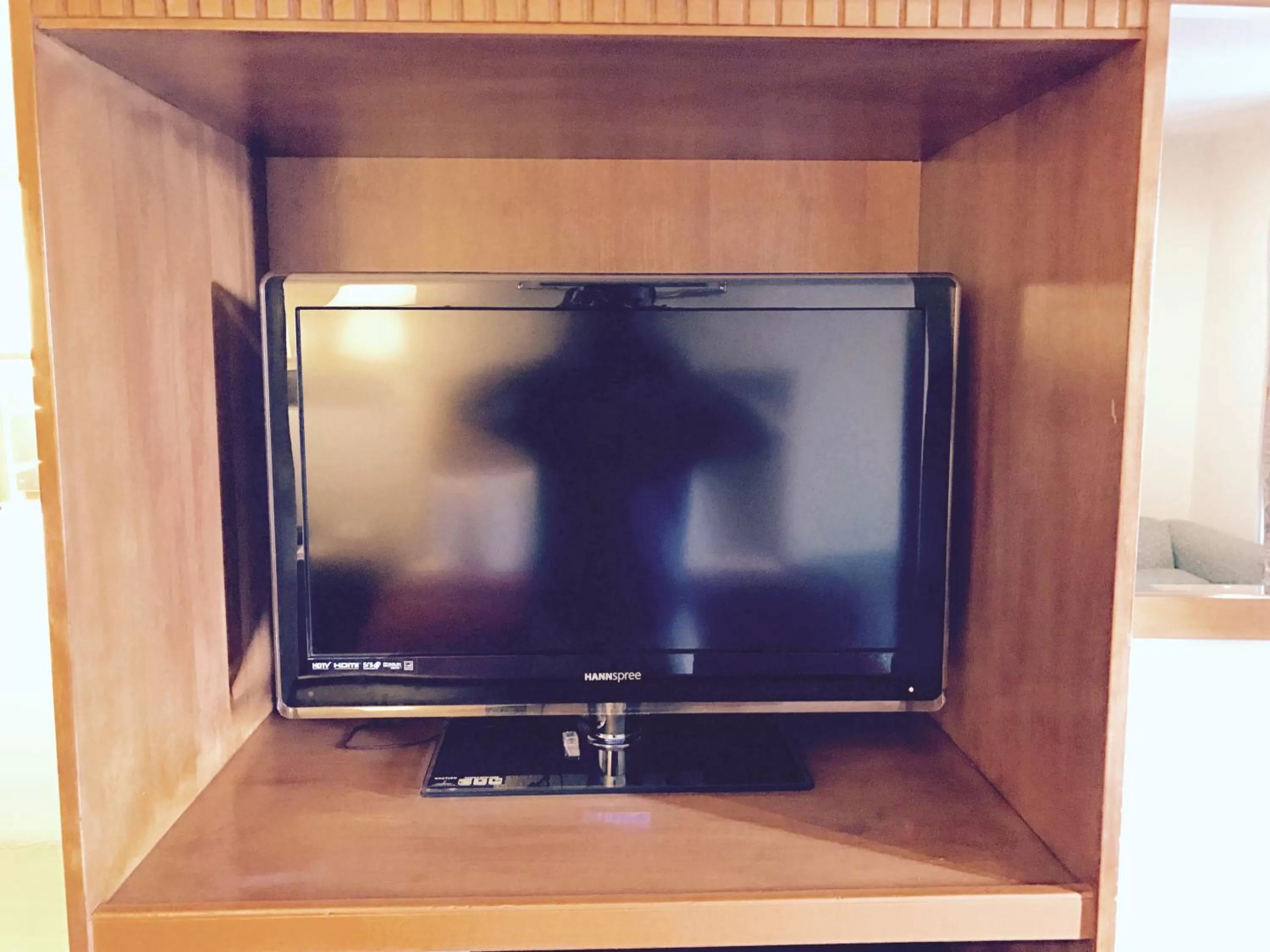 TV and multimedia in Days Inn by Wyndham Anaheim Near the Park