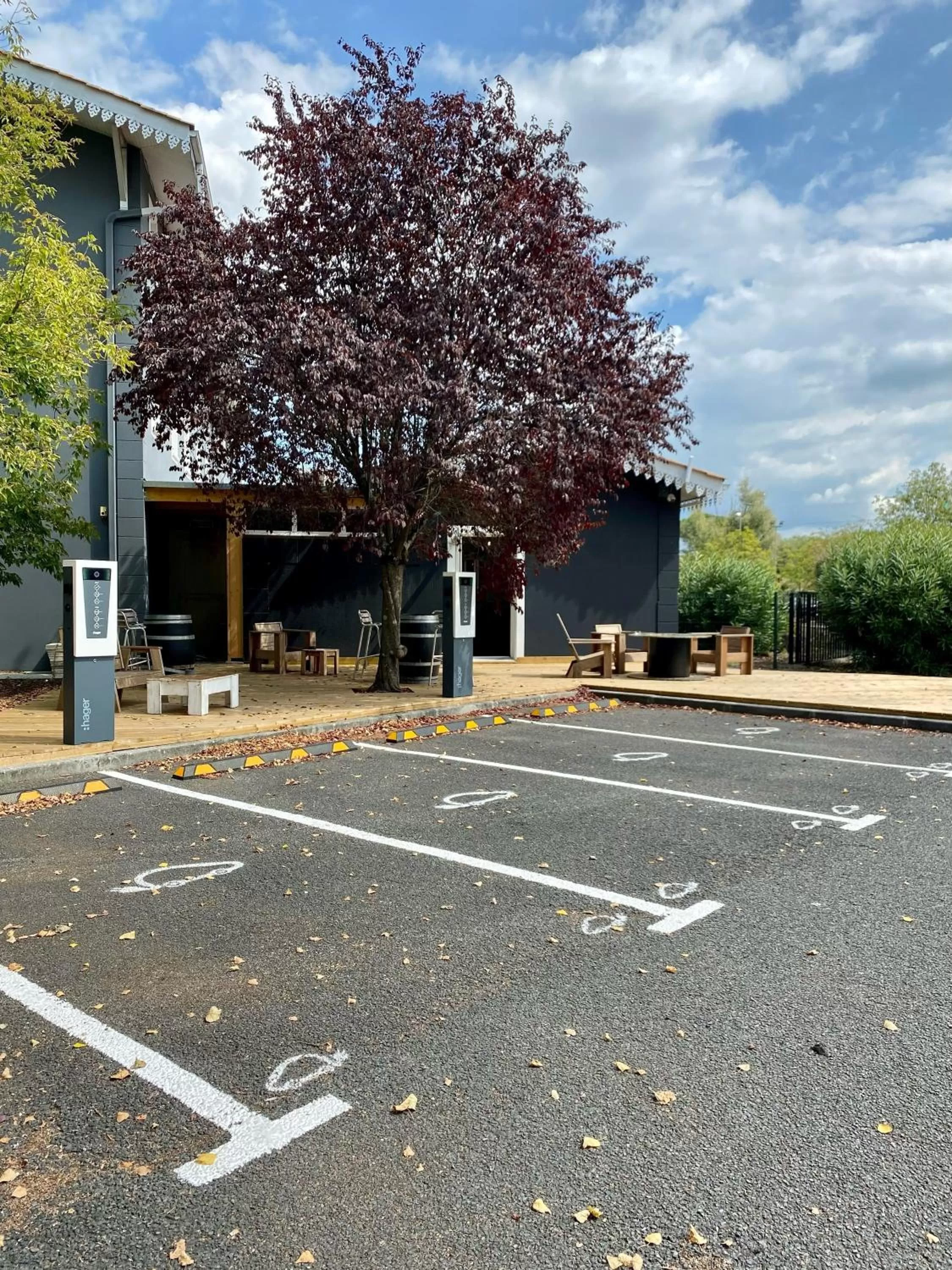 Parking in Greet Hotel Bordeaux Floirac Arena