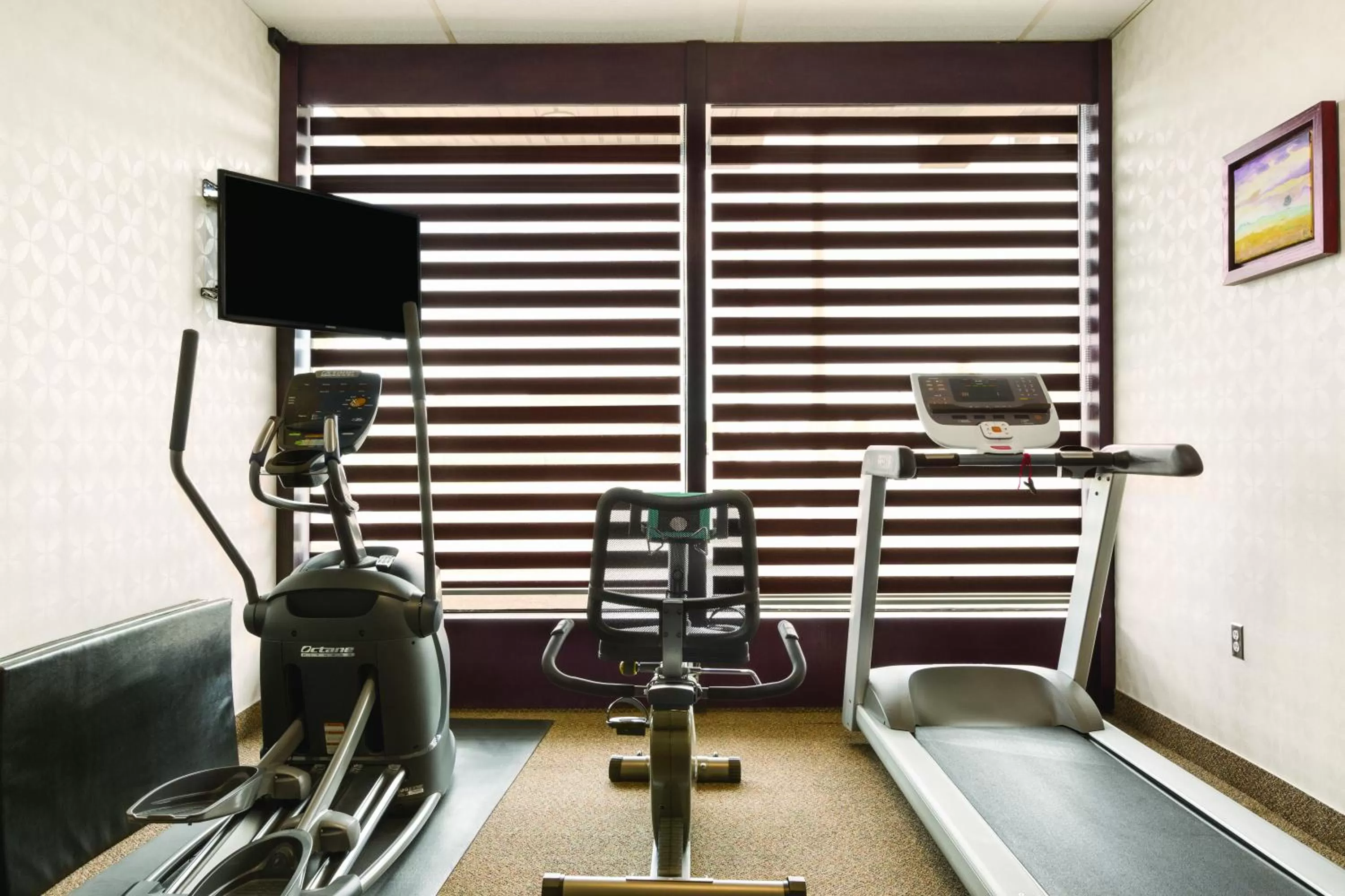 Fitness centre/facilities in Days Inn by Wyndham Vermilion