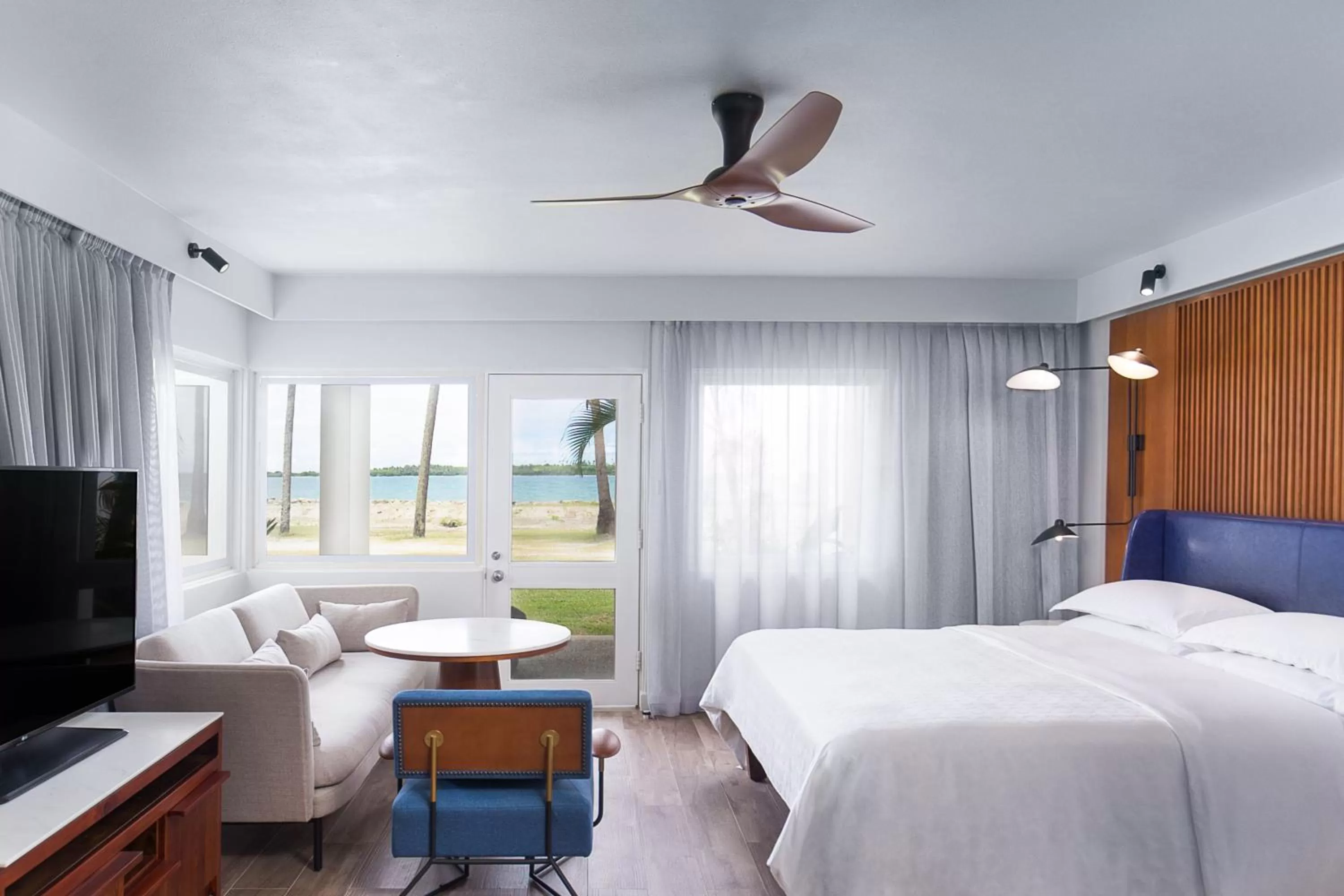 Photo of the whole room, Bed in Sheraton Fiji Golf & Beach Resort