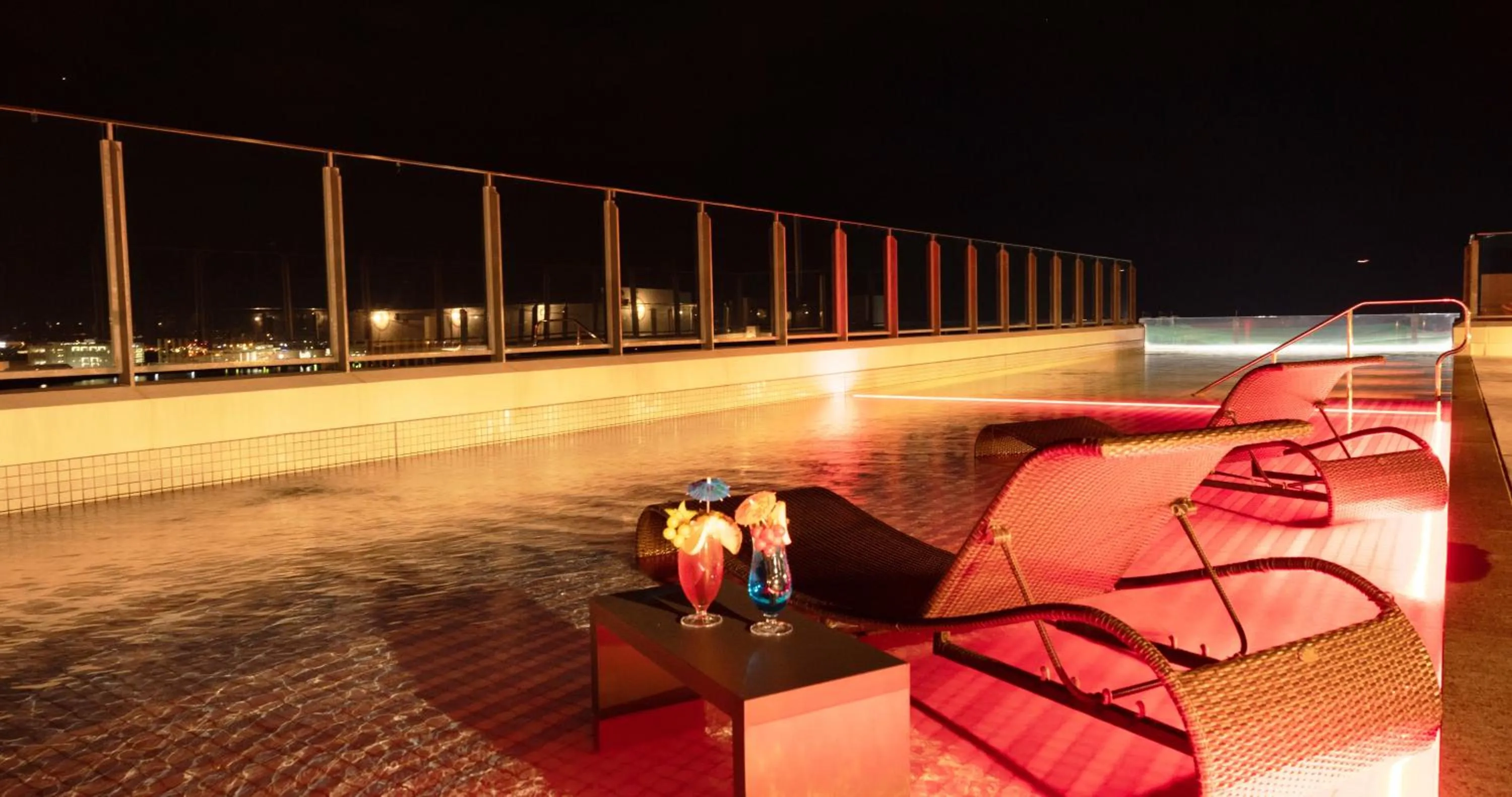 Swimming pool in HOTEL SANSUI NAHA Ryukyu Onsen Naminoue-No-Yu