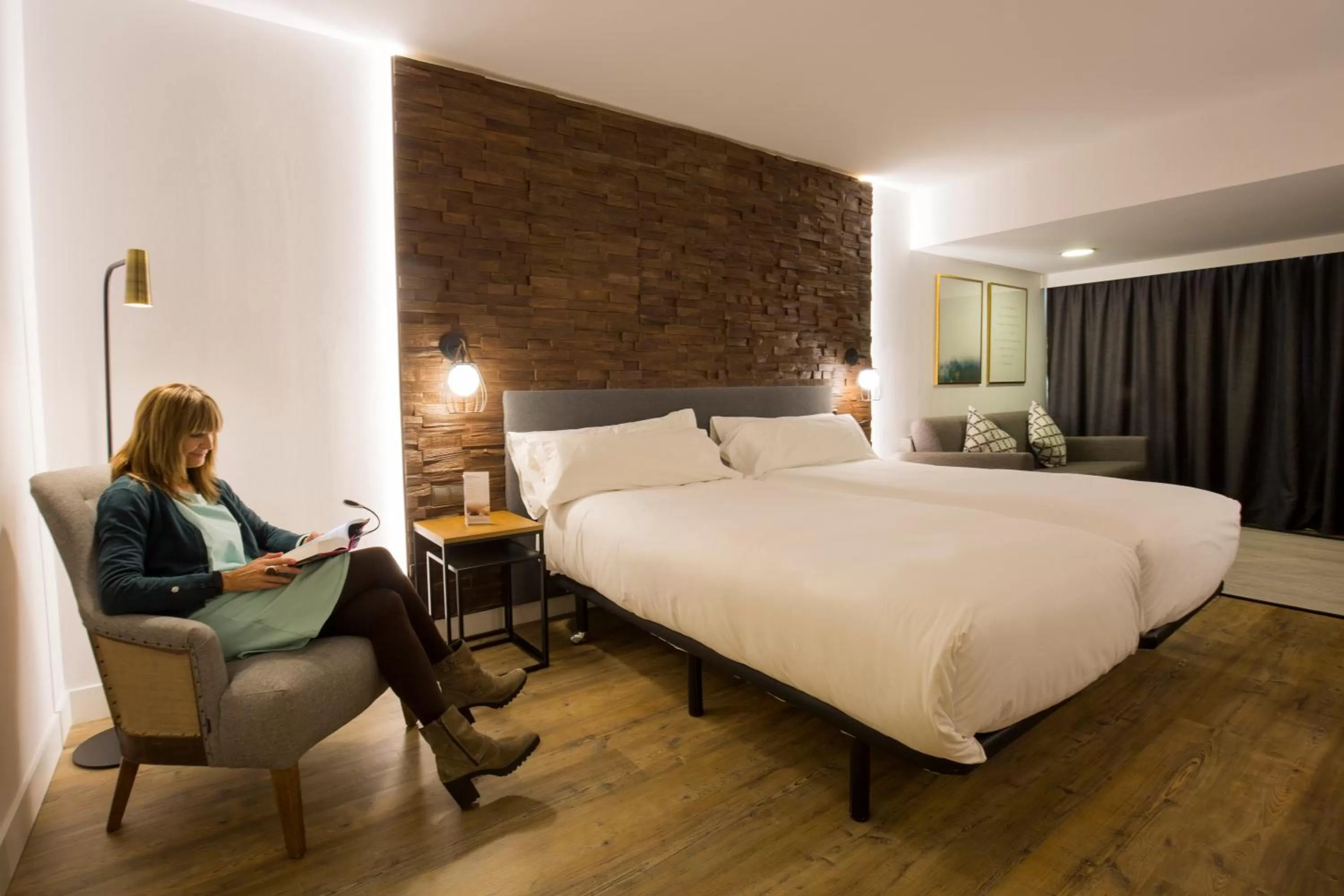 Staff, Bed in Yomo Centric