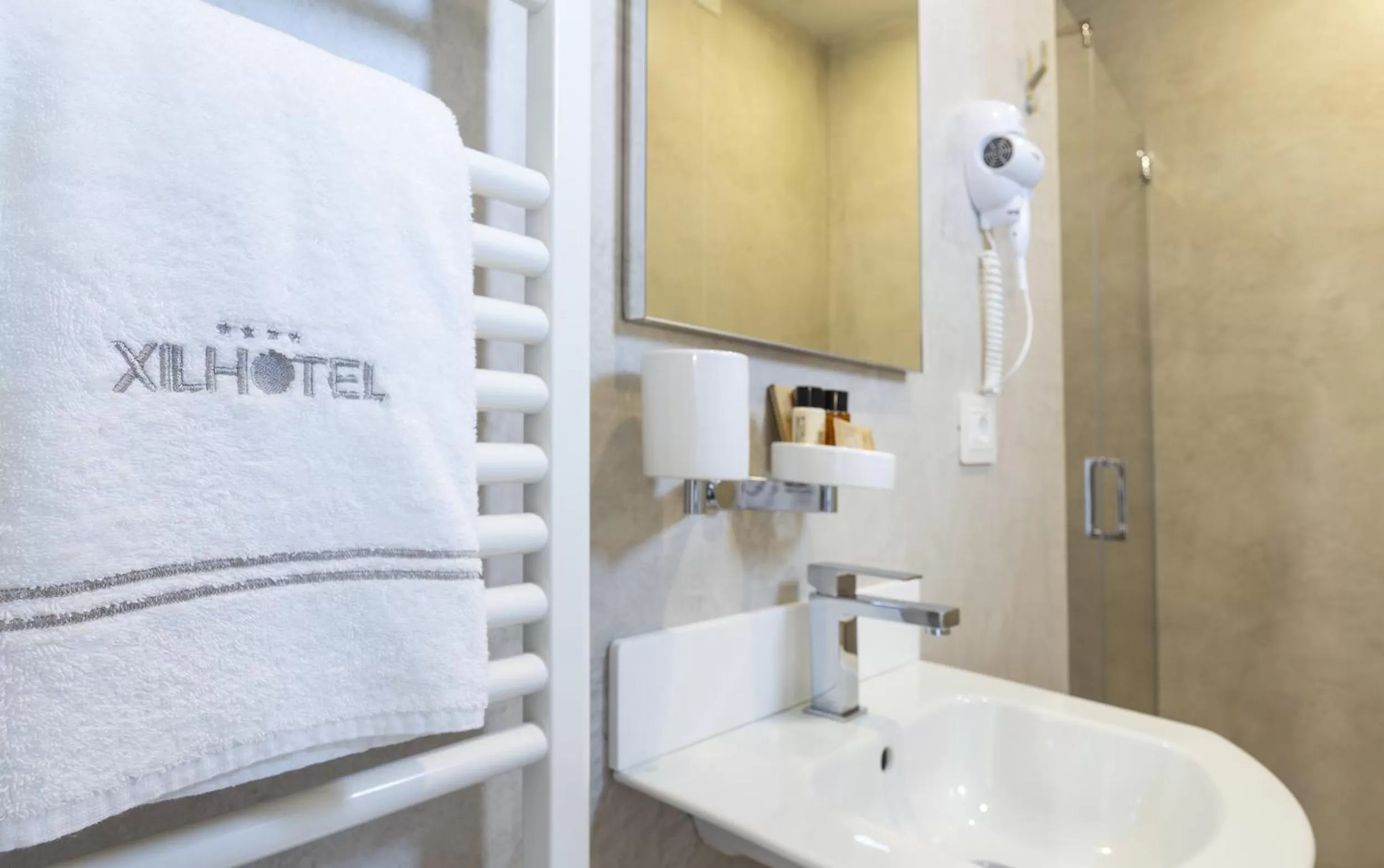 Shower in Xilhotel