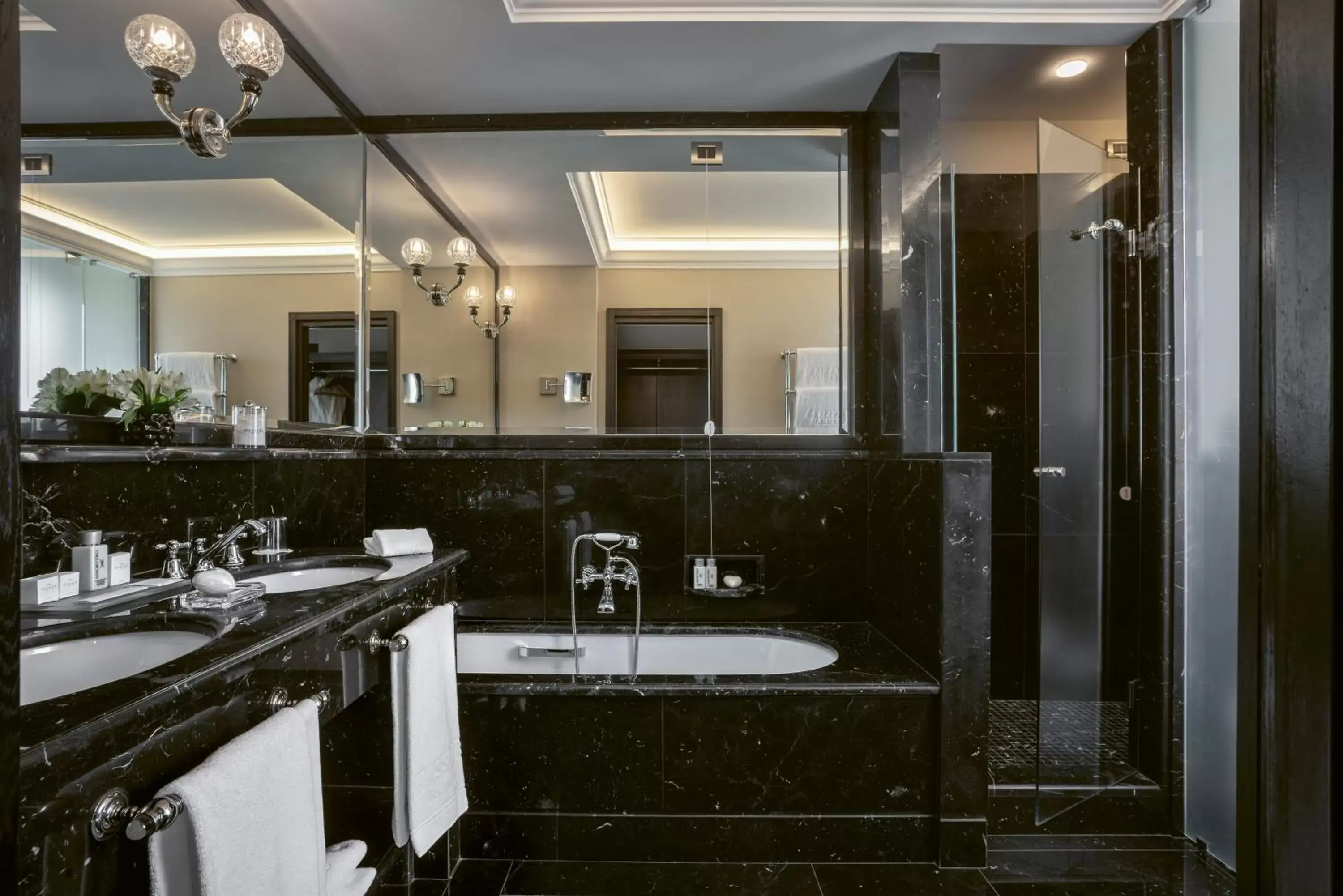 Classic Suite in Hassler Roma Classic Suite in Hassler Roma