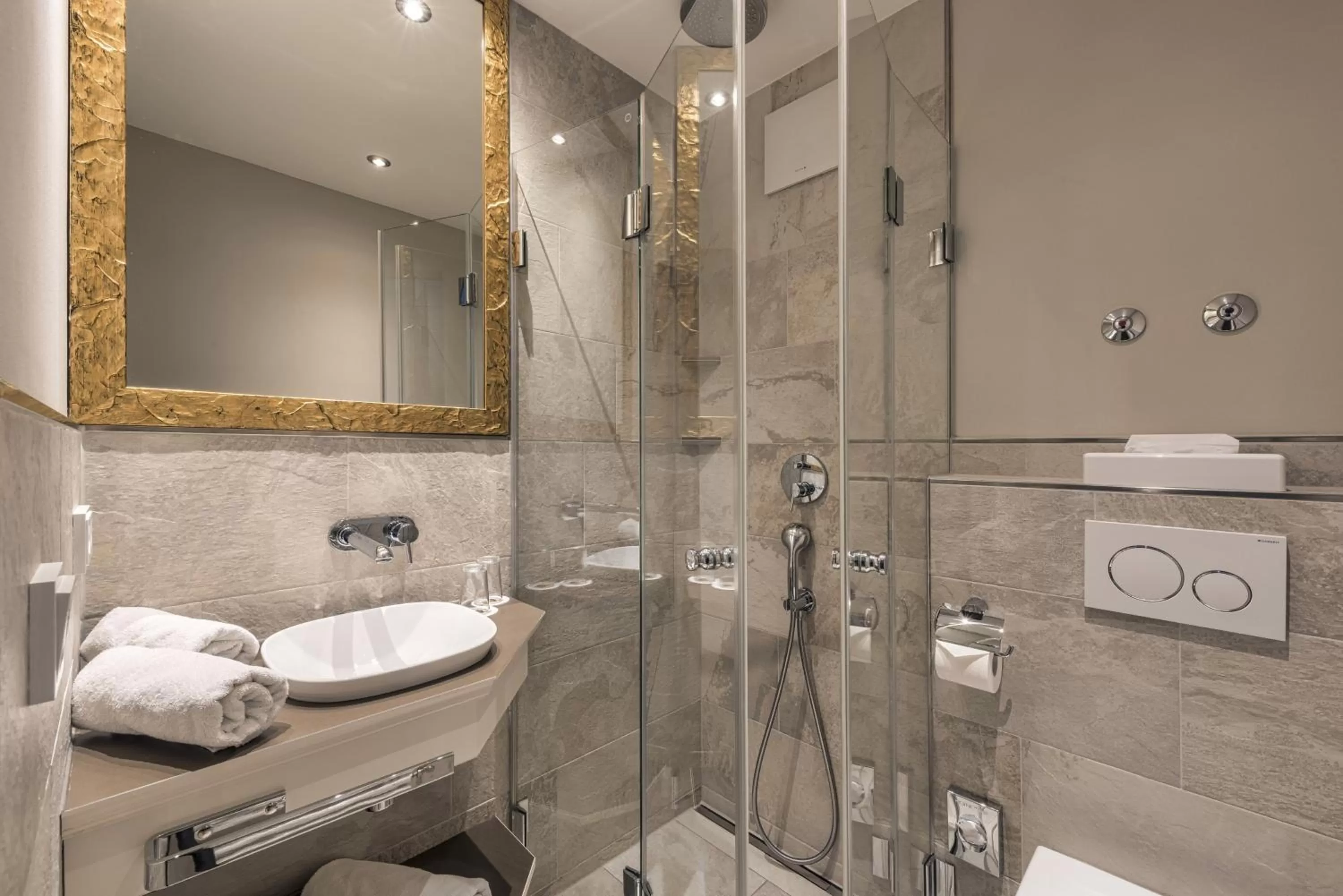 Bathroom in Hotel Schäfflerwirt