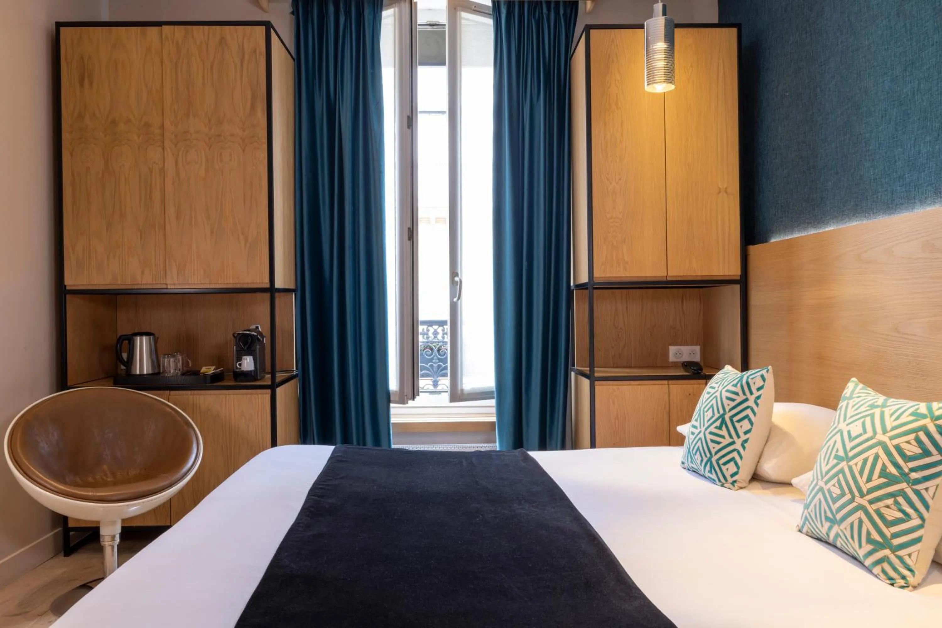 Bedroom, Bed in Hôtel Elixir