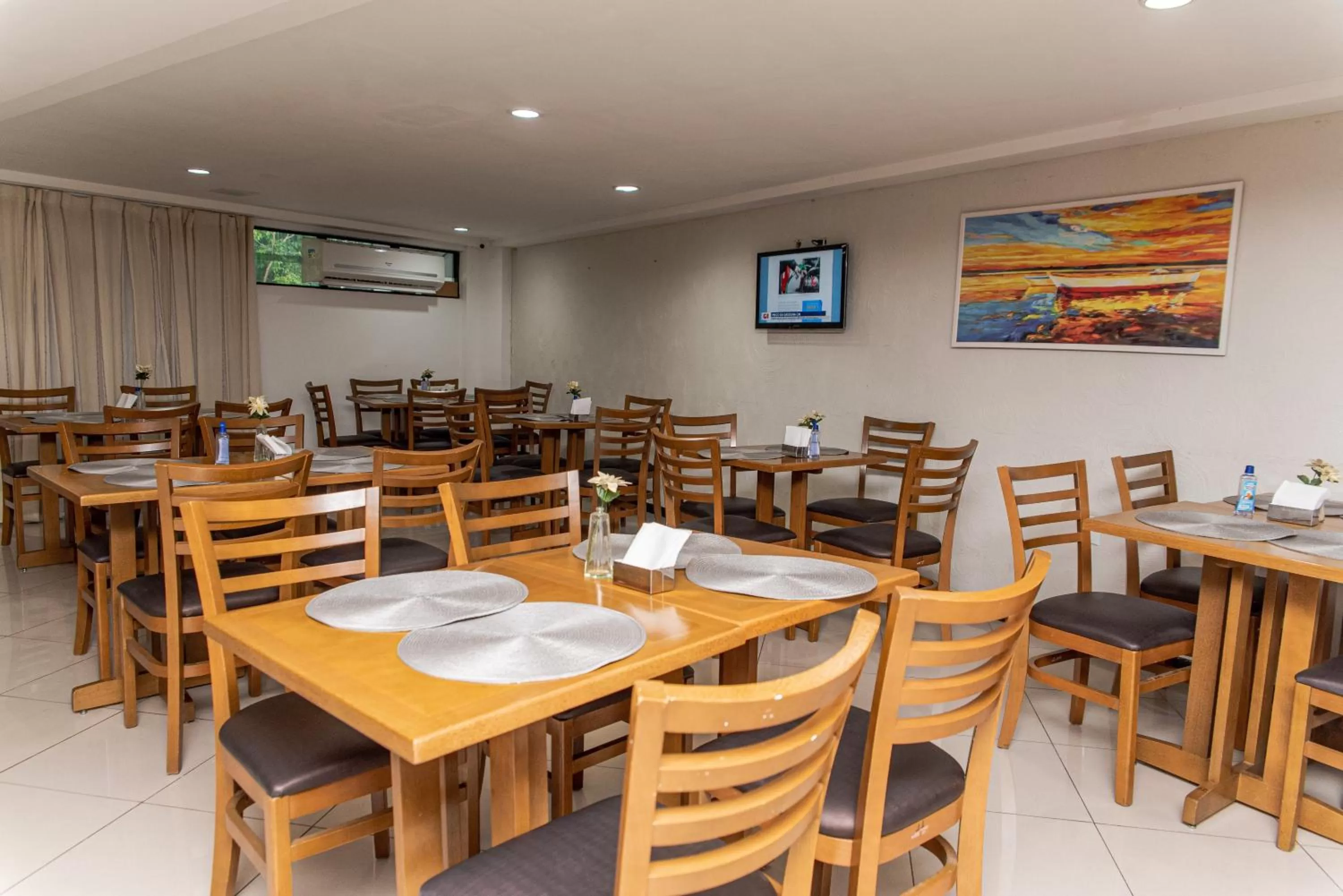 Restaurant/places to eat in Nobile Inn Cabo Branco