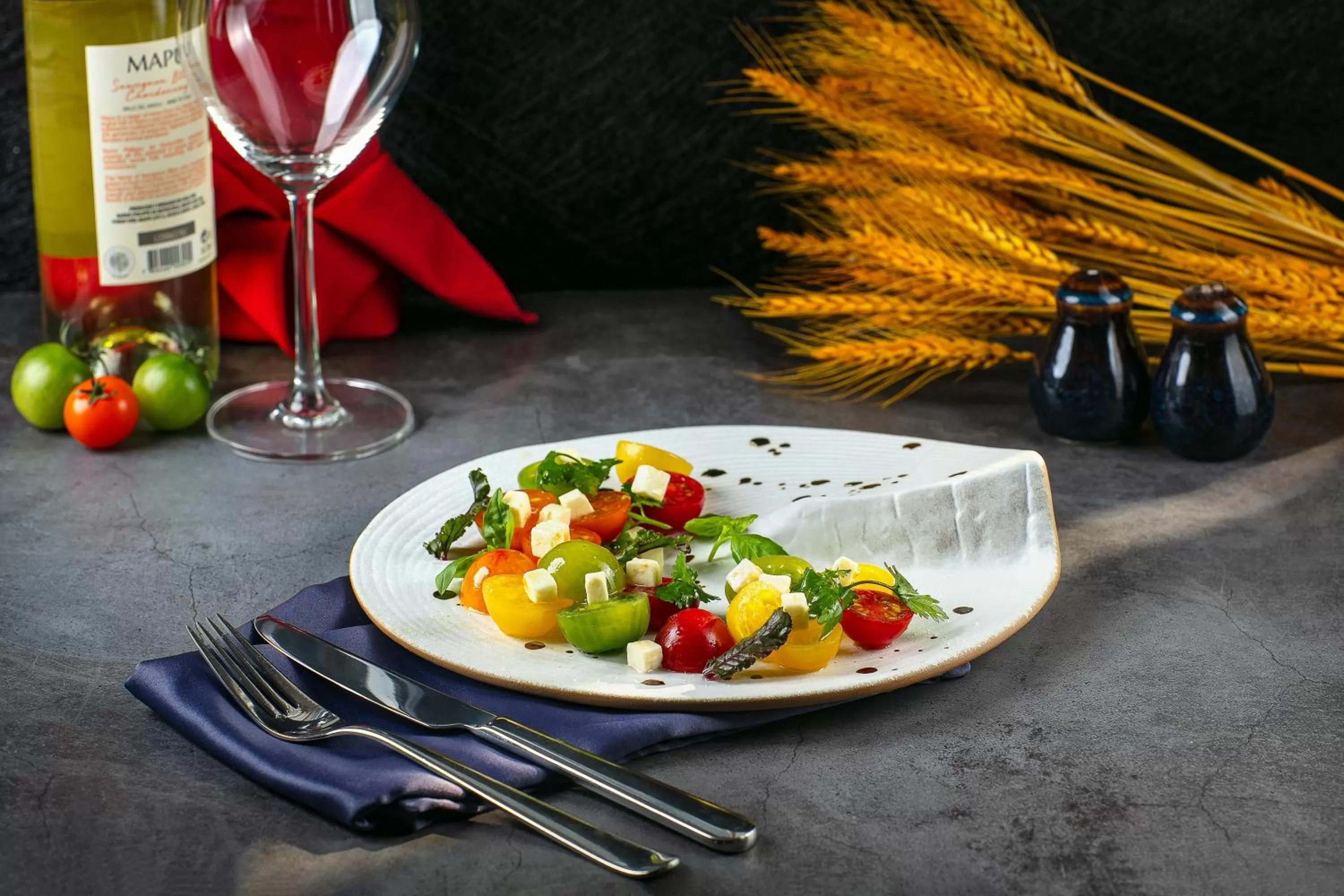 Restaurant/places to eat in Lucien Hanoi Lakeside Hotel & Rooftop