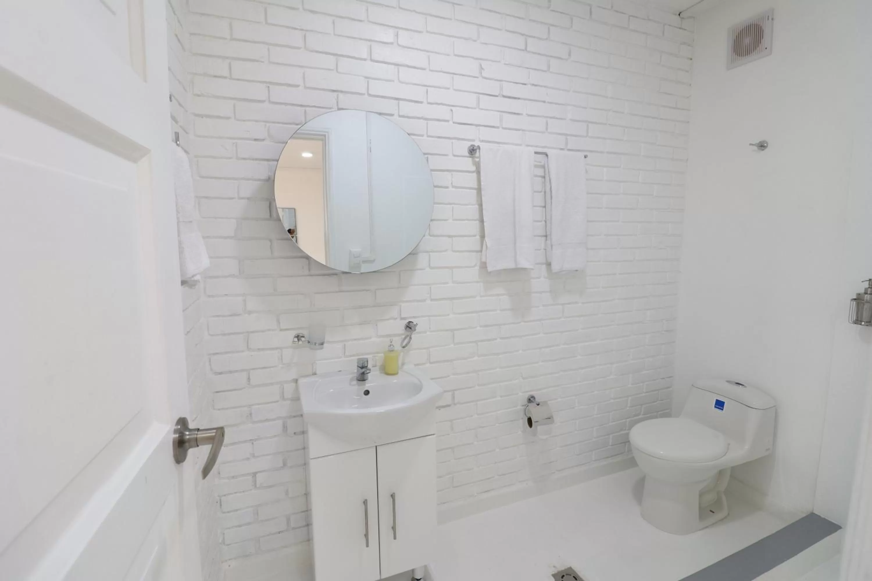 Bathroom in 554 Apartments
