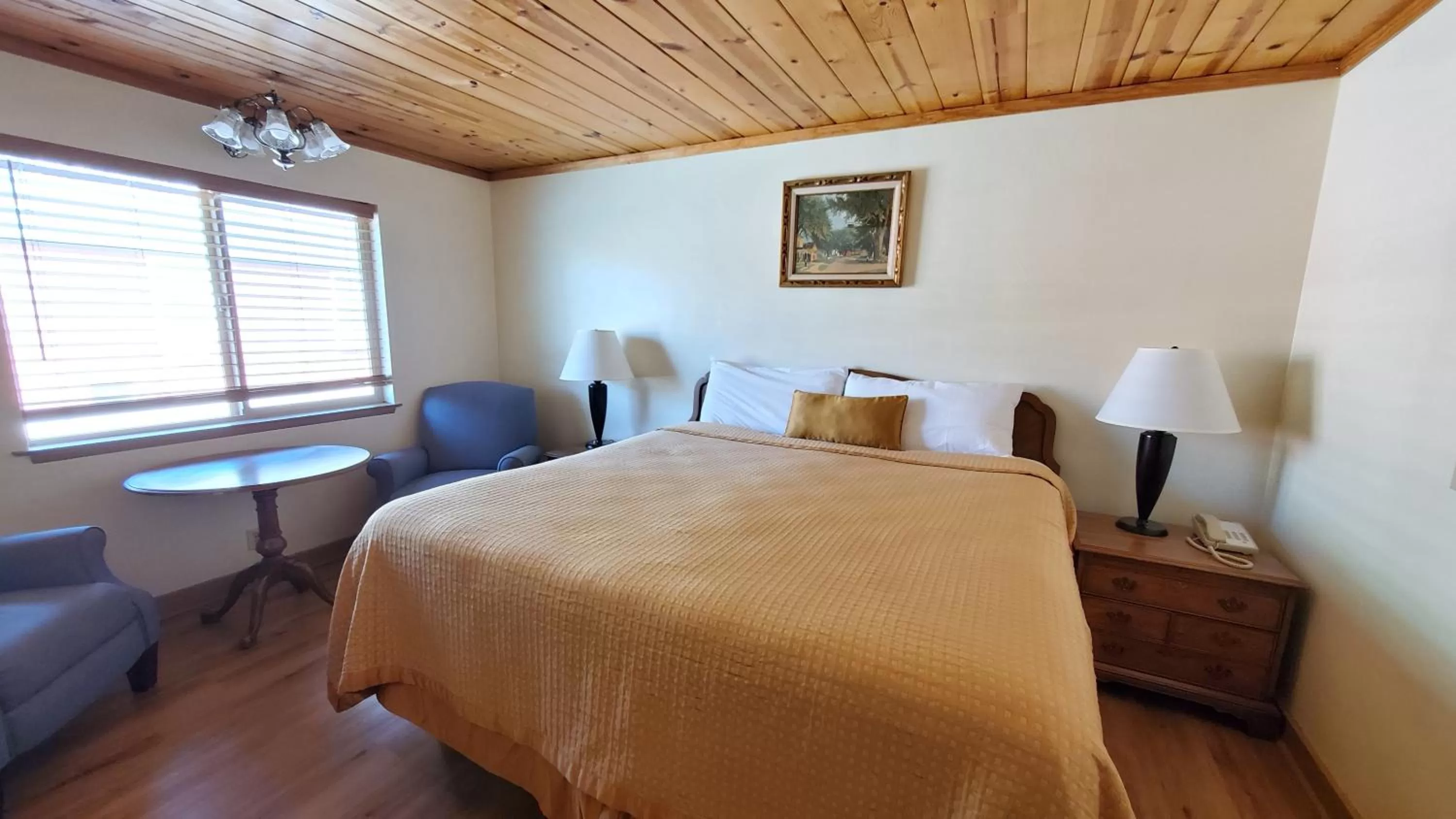 Bed in Kernville Inn