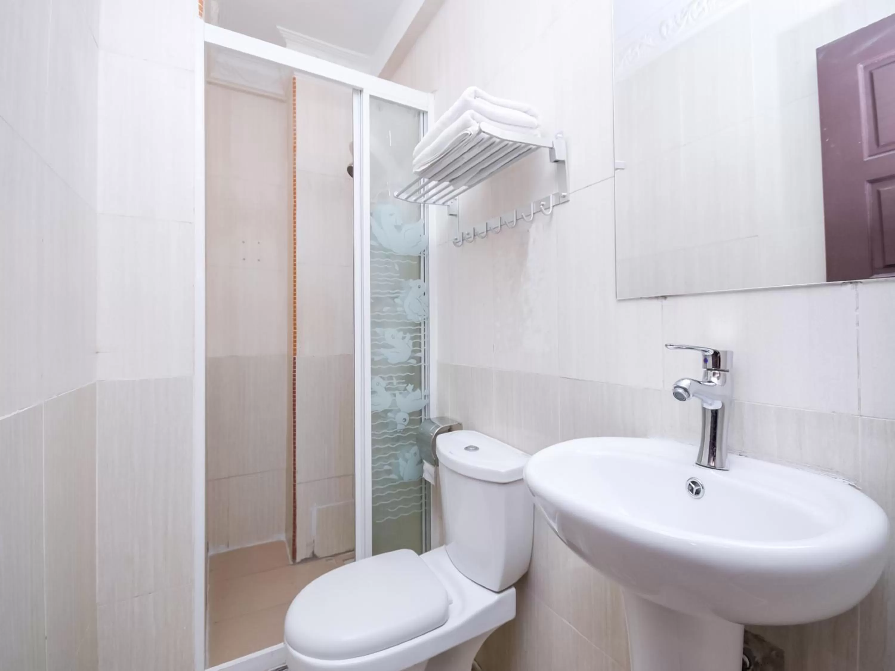 Bathroom in Kenyalang Suite