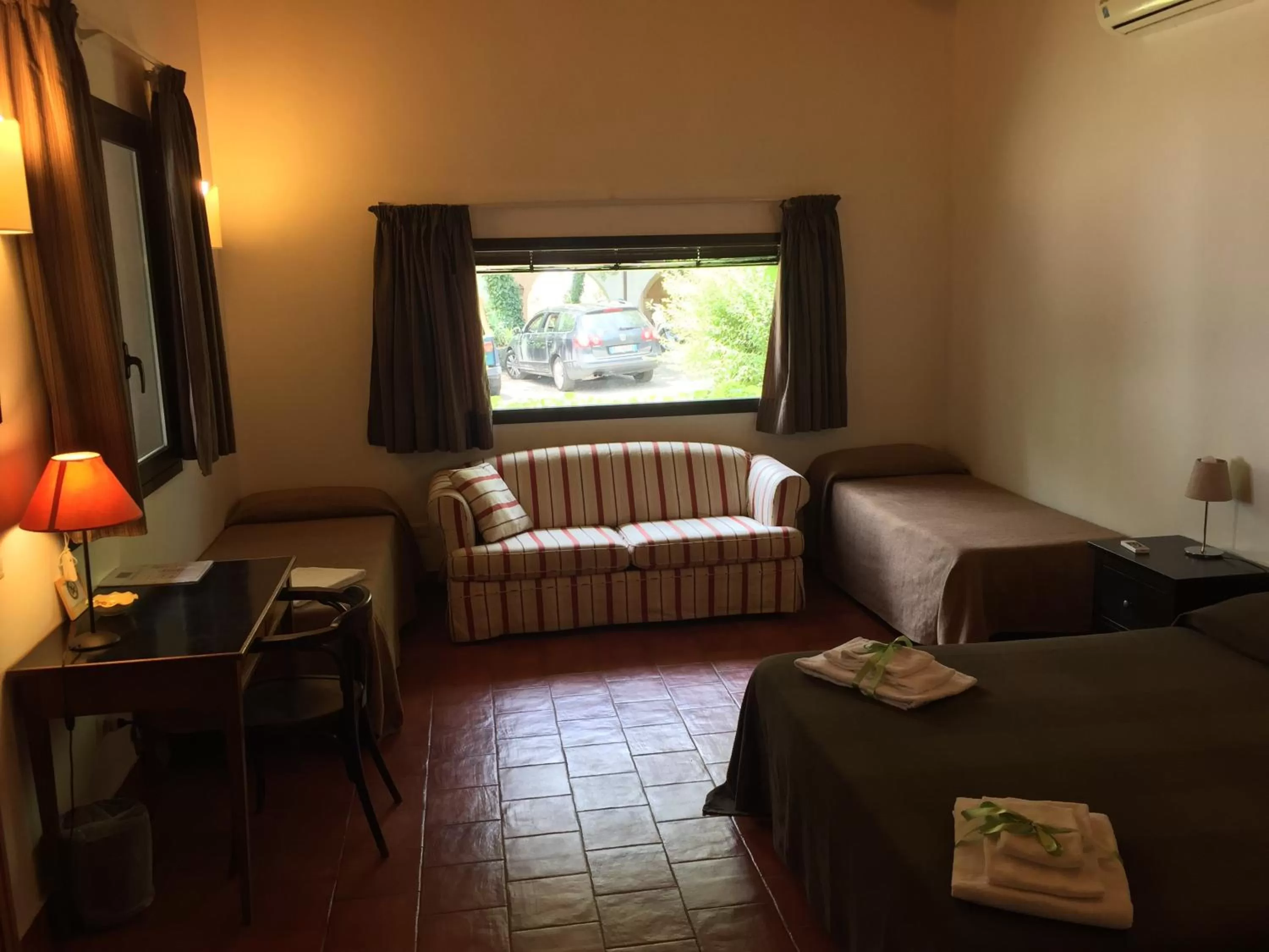 Photo of the whole room, Bed in Domus Verdiana