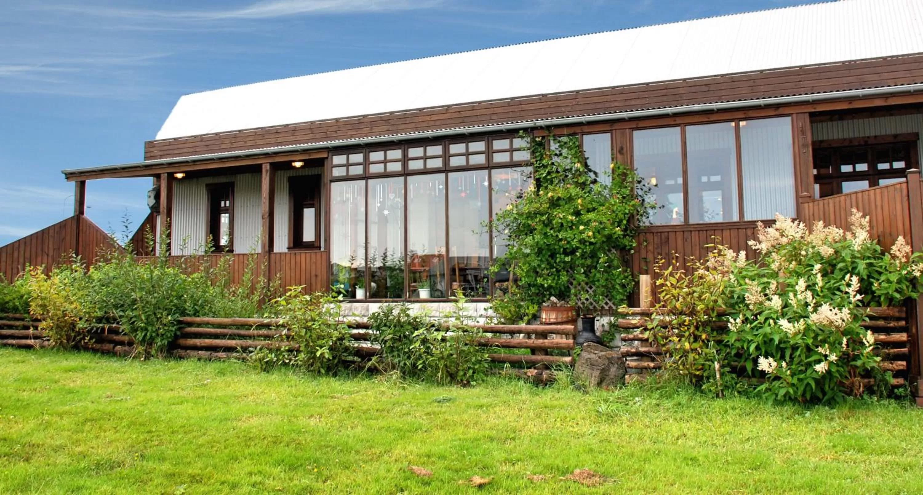 Garden in Raven's Bed