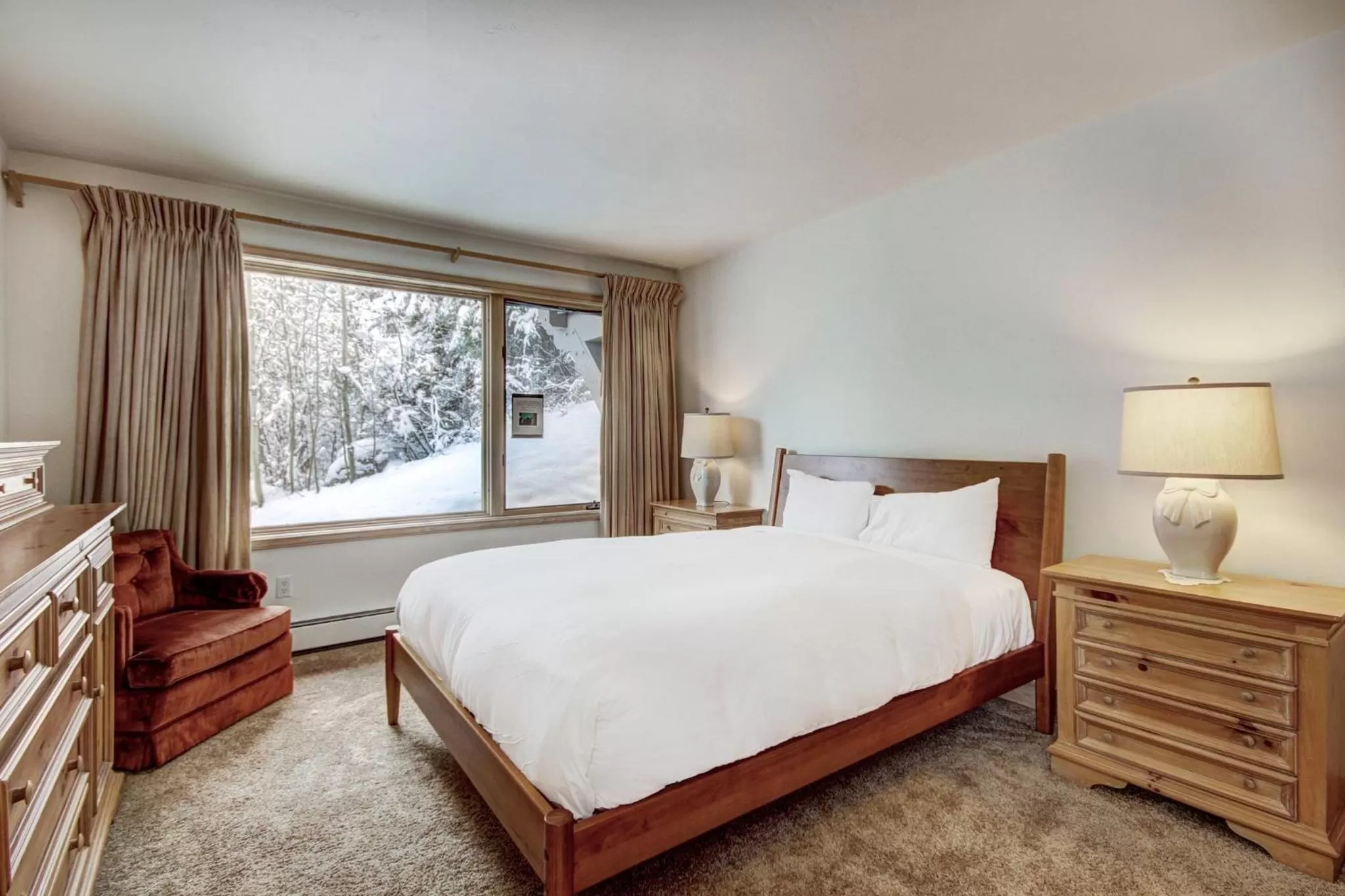 Photo of the whole room, Bed in The Pines Lodge, a RockResort, by Vail Resorts