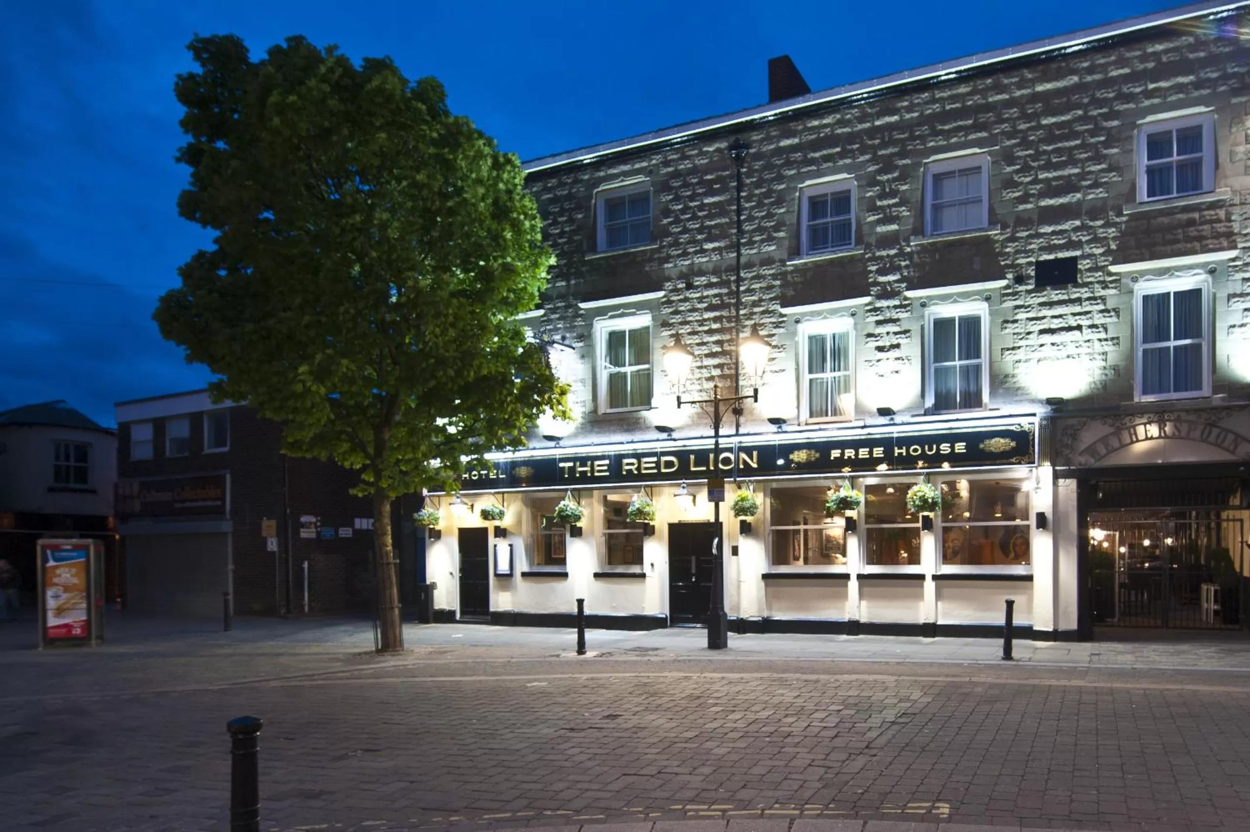 Facade/entrance, Property Building in The Red Lion Wetherspoon