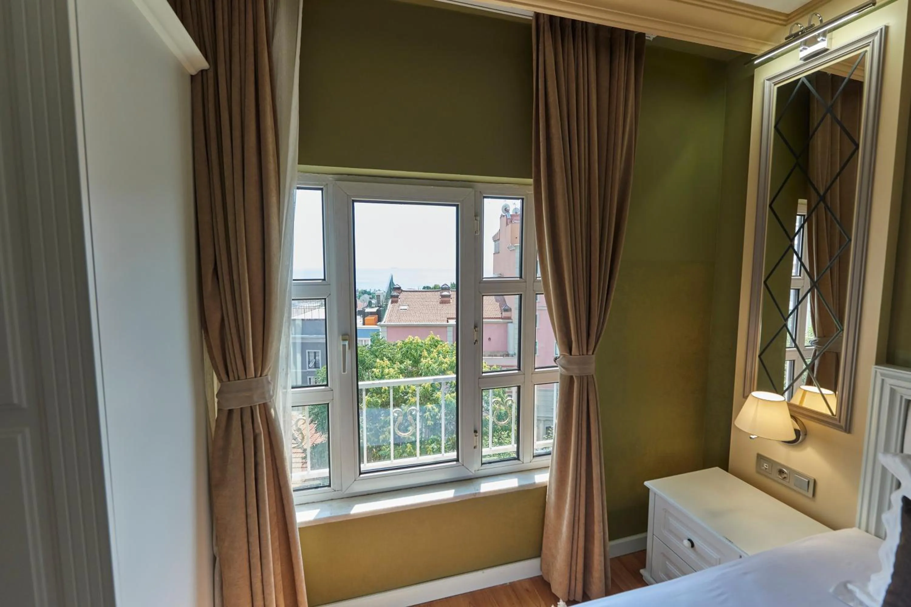 View (from property/room), Bed in Sunlight Hotel