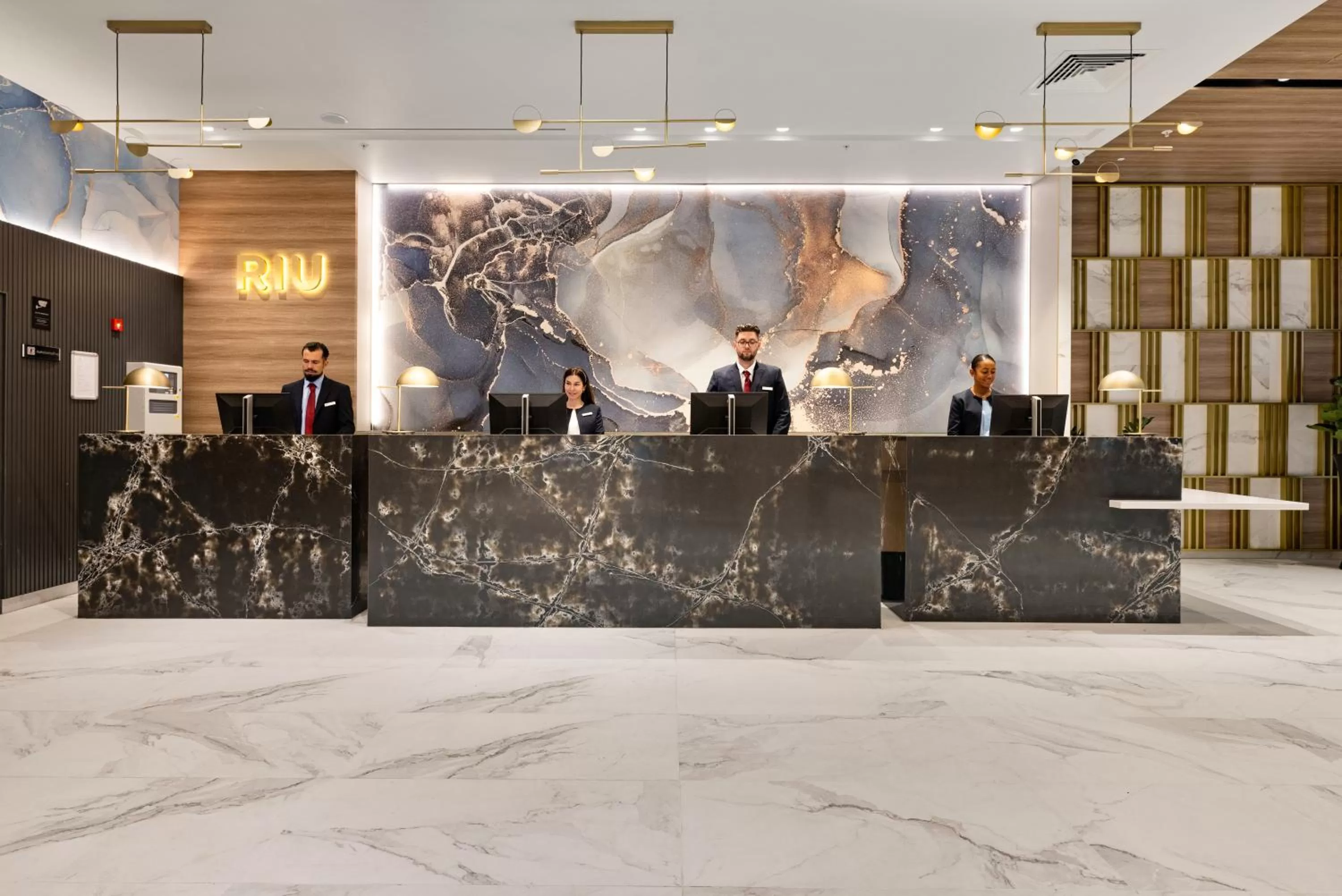 Lobby or reception in Riu Plaza London Victoria