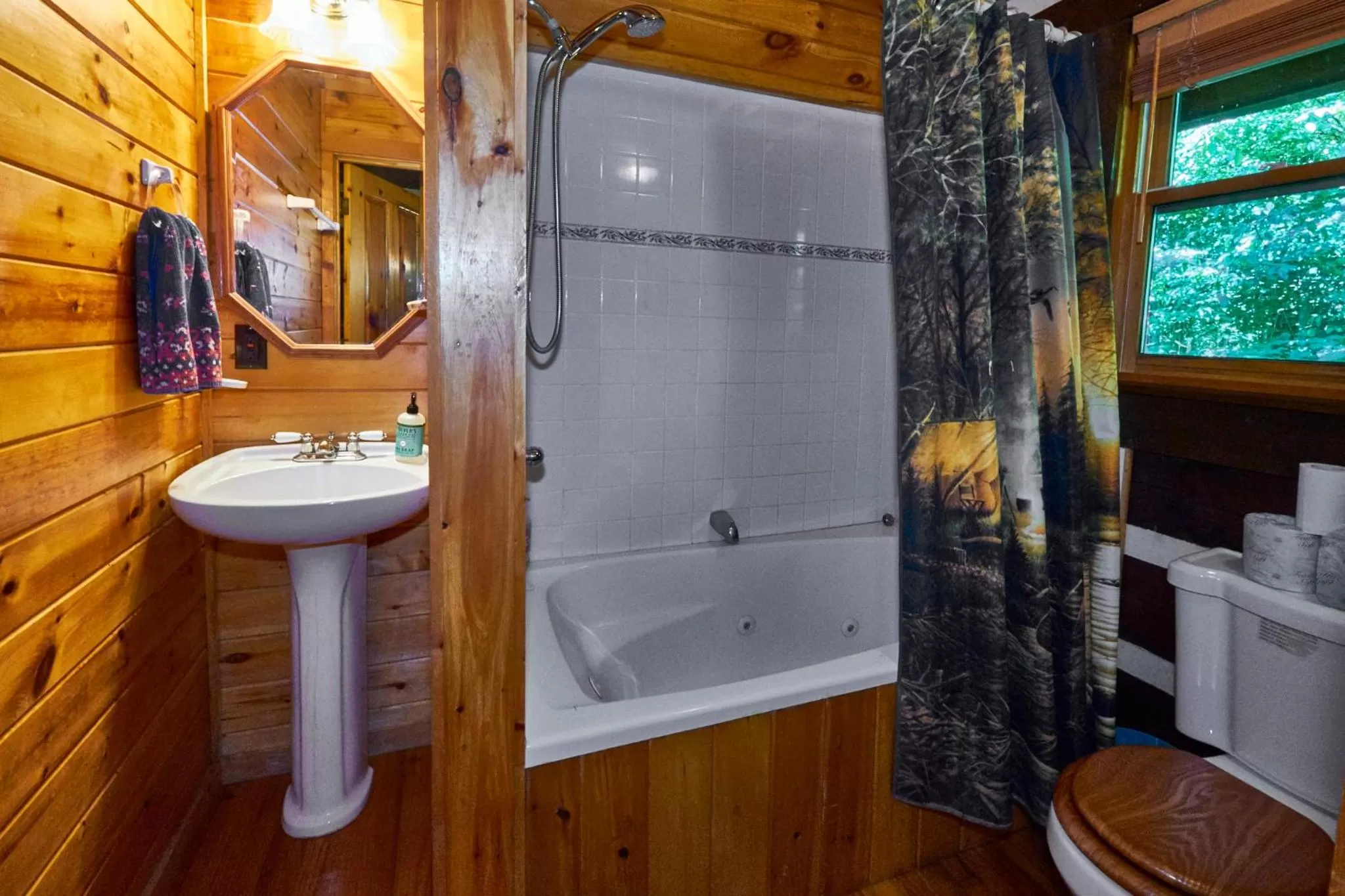 Bathroom in Creekwalk Inn Bed and Breakfast with Cabins