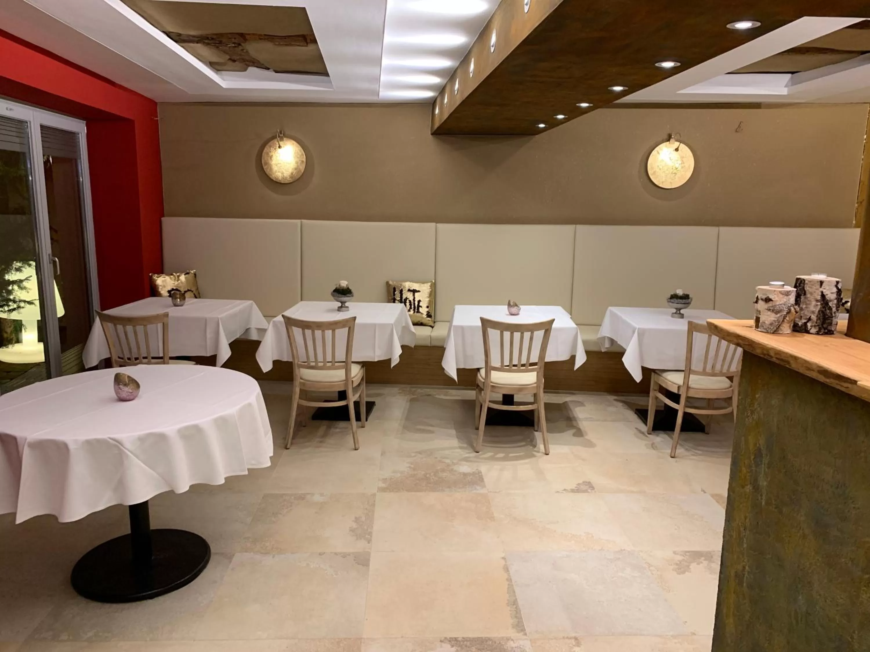 Communal lounge/ TV room, Restaurant/Places to Eat in Hotel Inselhof