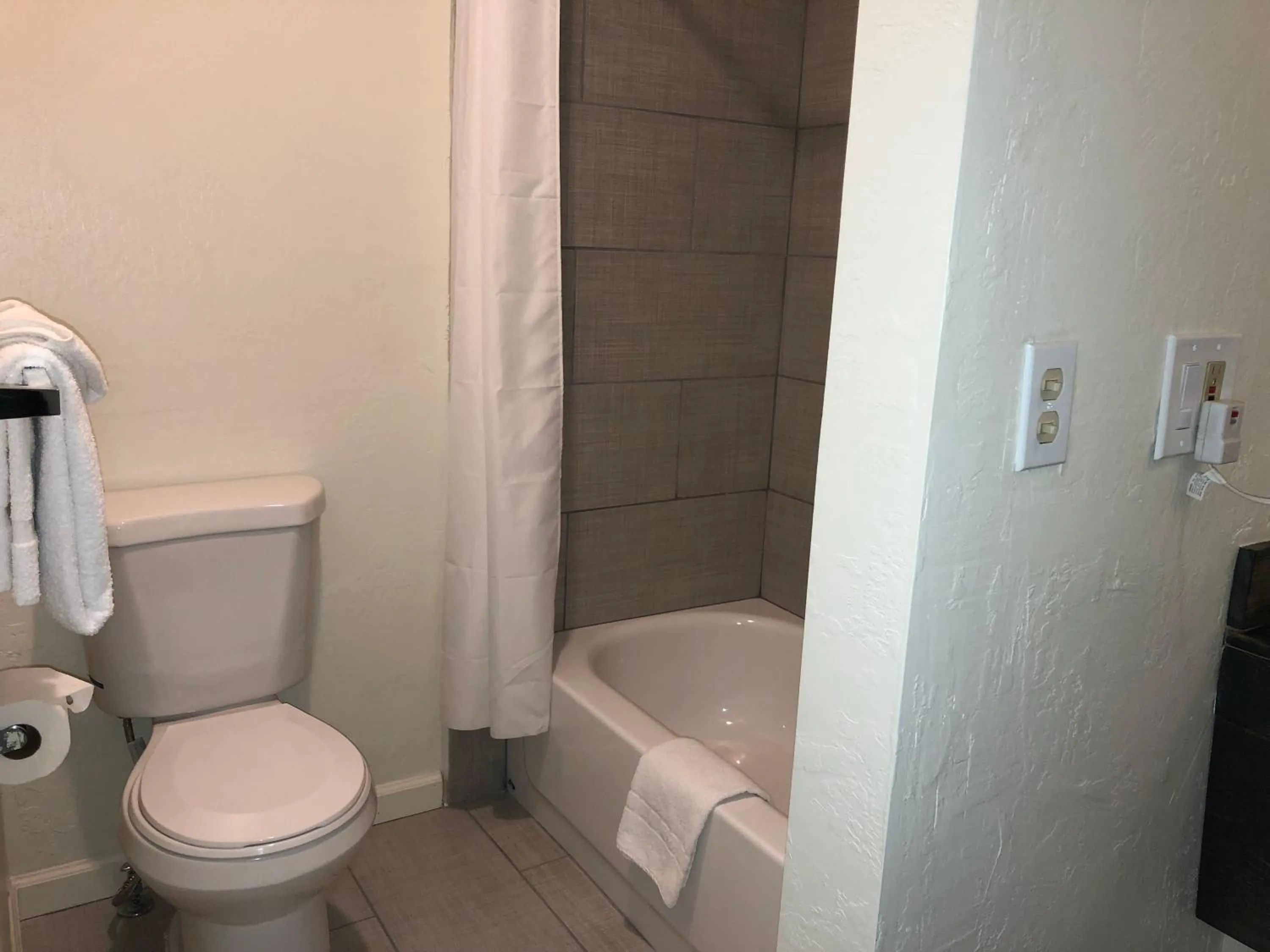 Bathroom in Cedar Inn & Suites