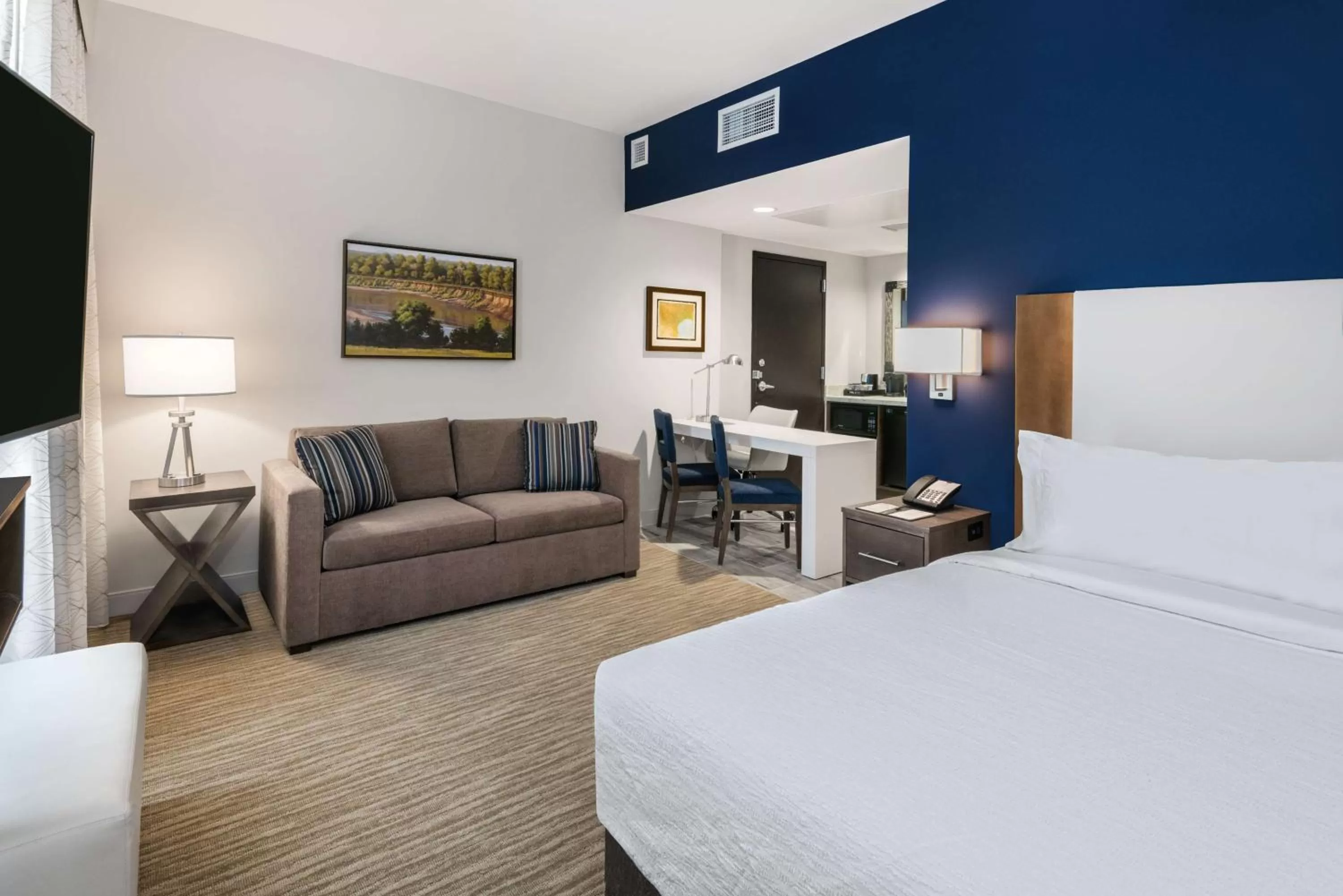 Bedroom, Bed in Embassy Suites By Hilton College Station