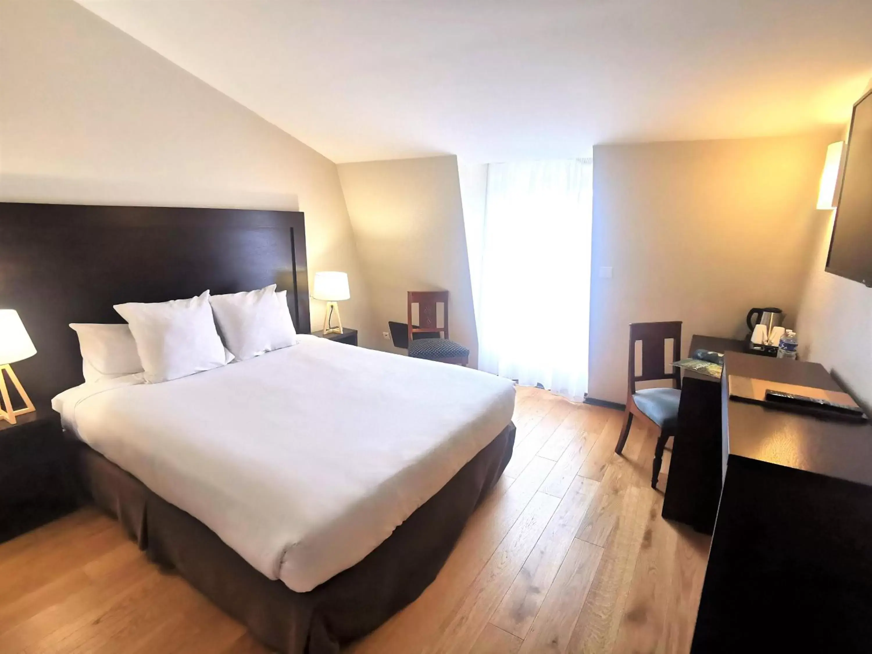 Standard Double Room in L'Orangerie du Château des Reynats Standard Double Room in L'Orangerie du Château des Reynats