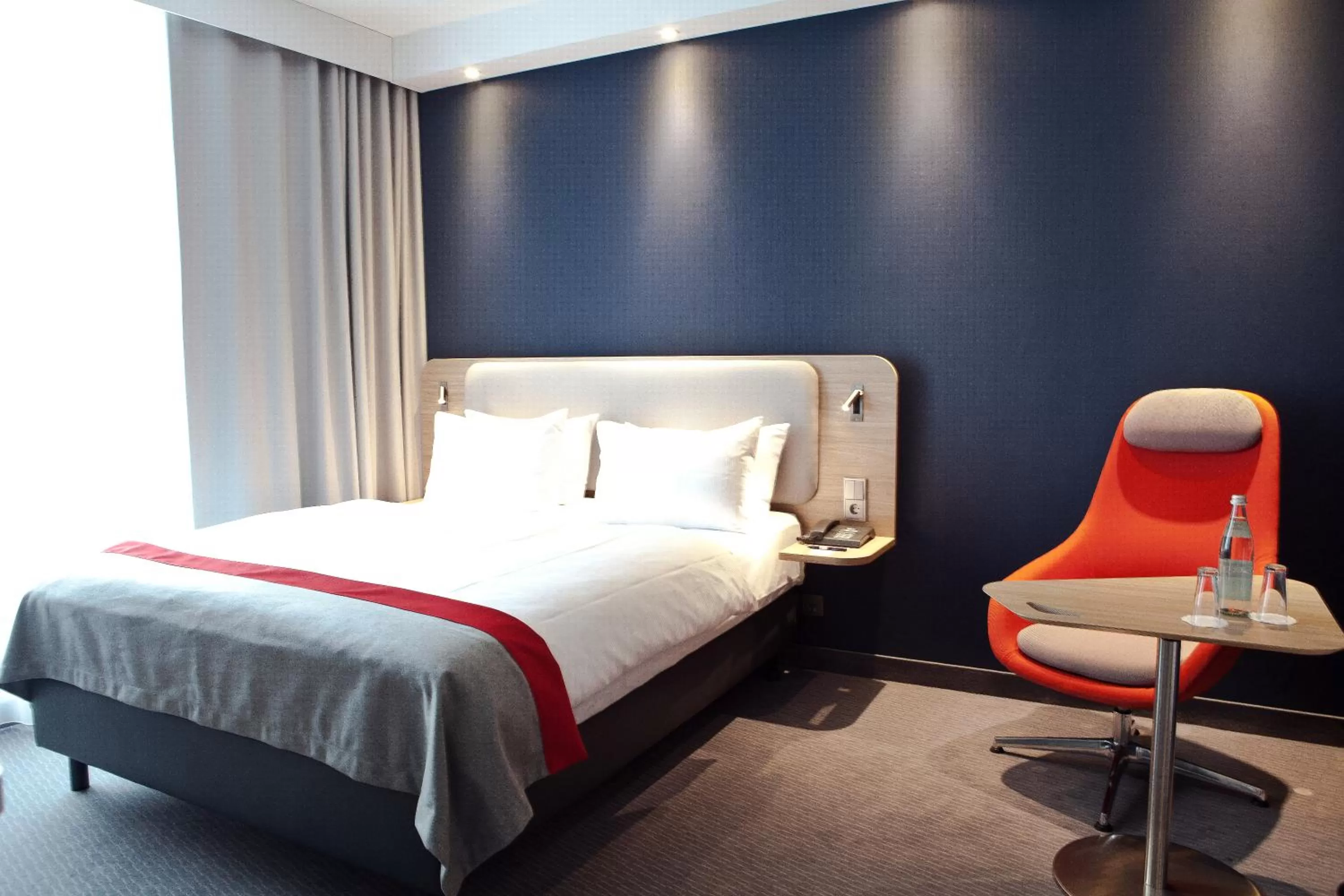 Bed in Holiday Inn Express - Saarbrücken by IHG