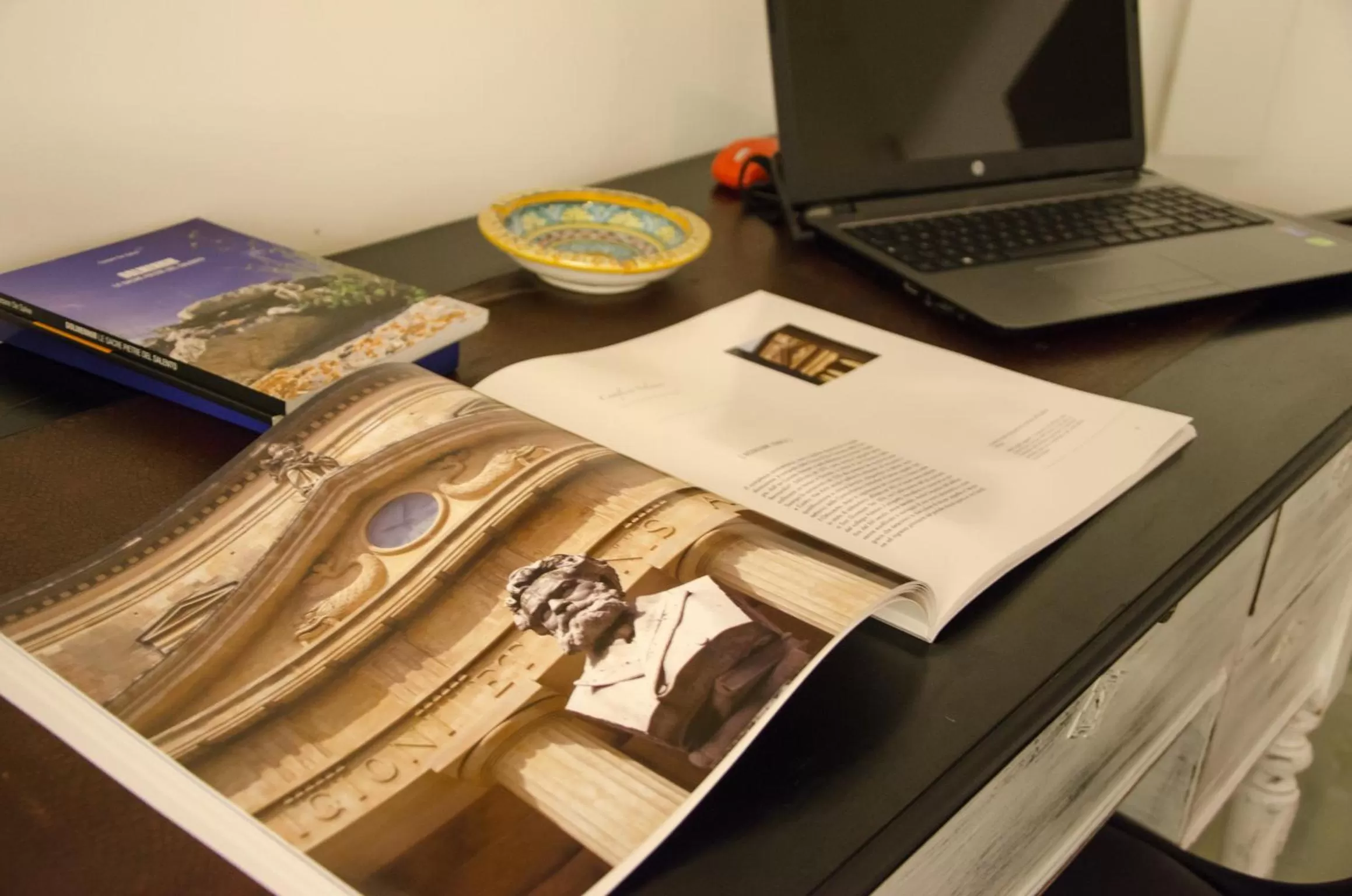 Communal lounge/ TV room in La Finestra sul Convitto B&B