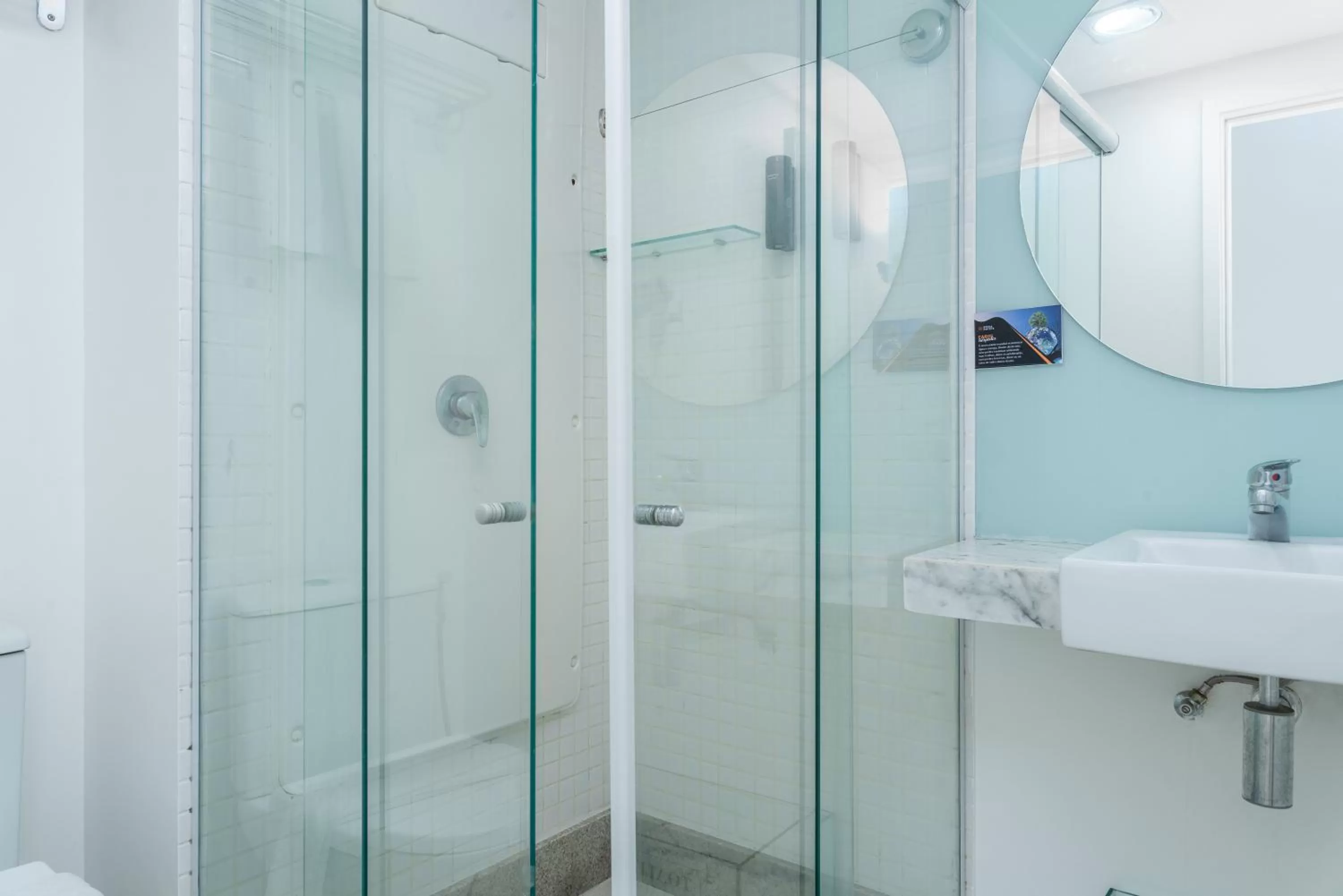 Shower in Hotel Brisa Praia Pajuçara