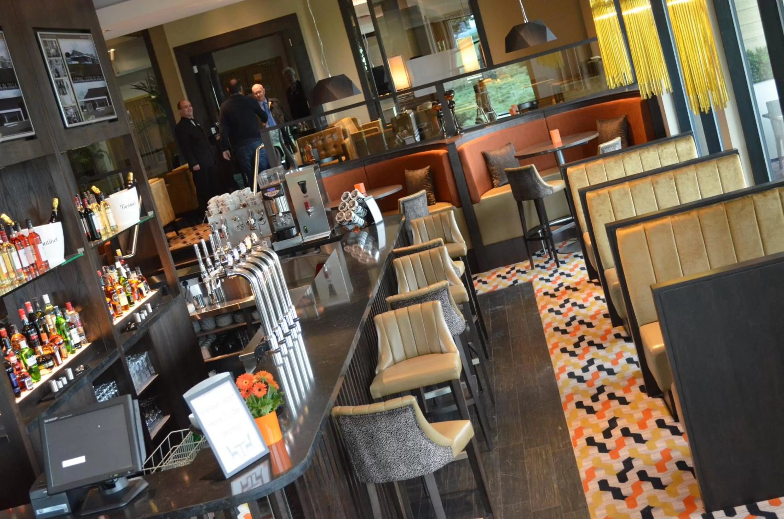 Restaurant/places to eat in Radstone Hotel