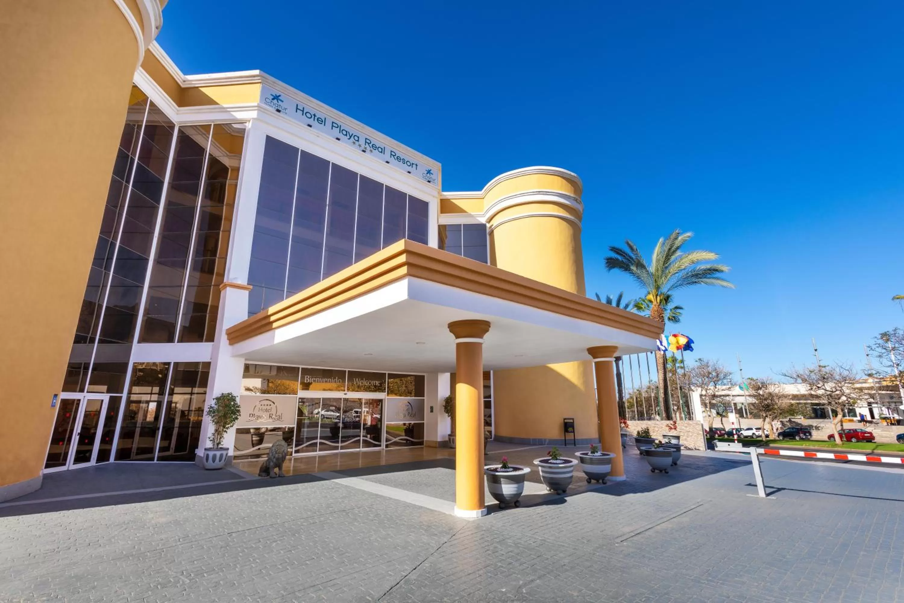 Property building in Chatur Playa Real Resort