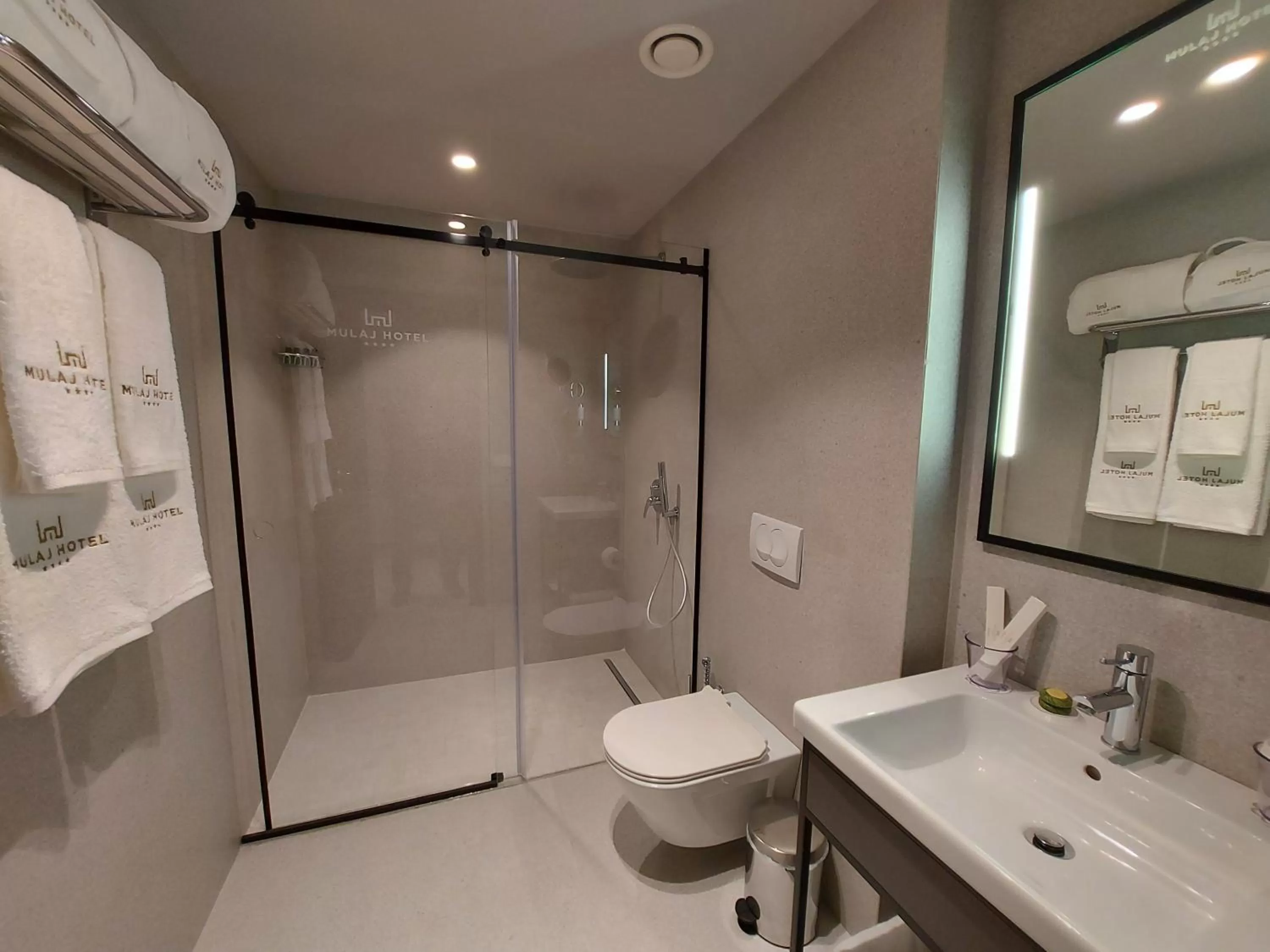 Shower in Mulaj Hotel