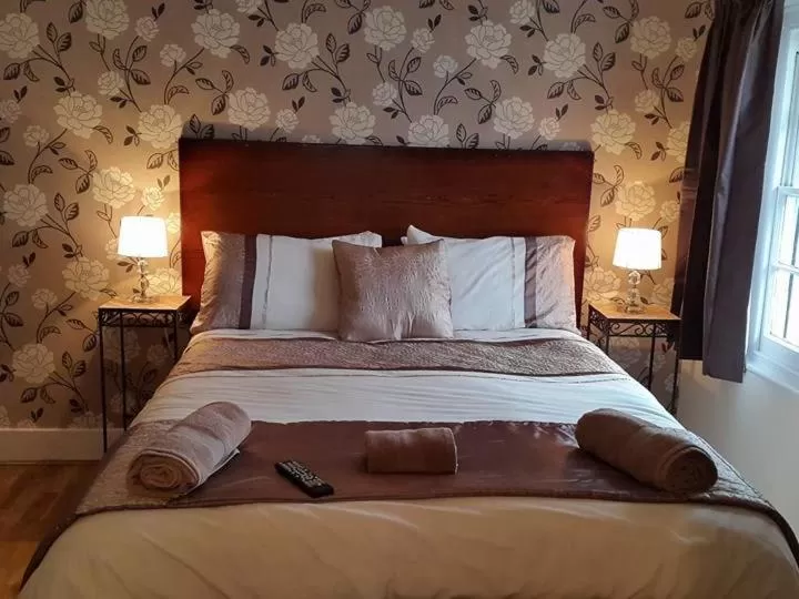 Bedroom, Bed in The Rifle Volunteer