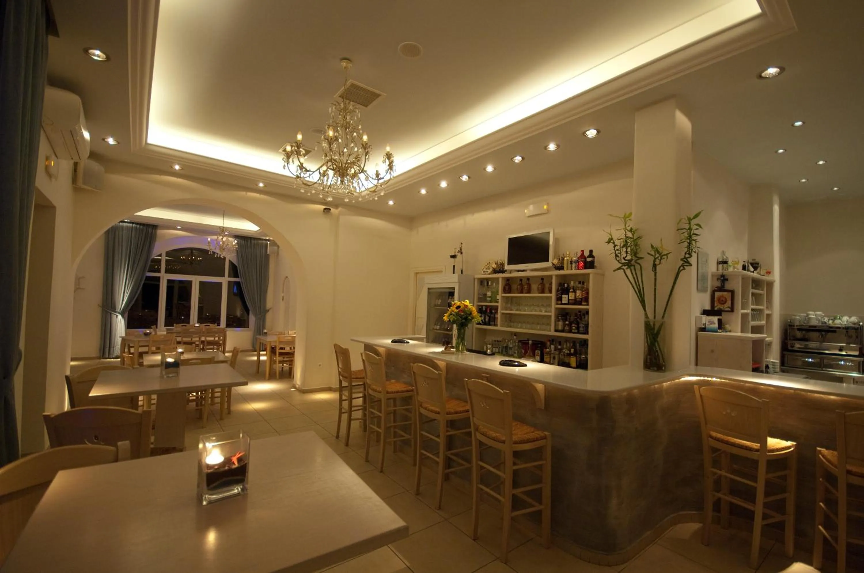 Lounge or bar in Makis Place