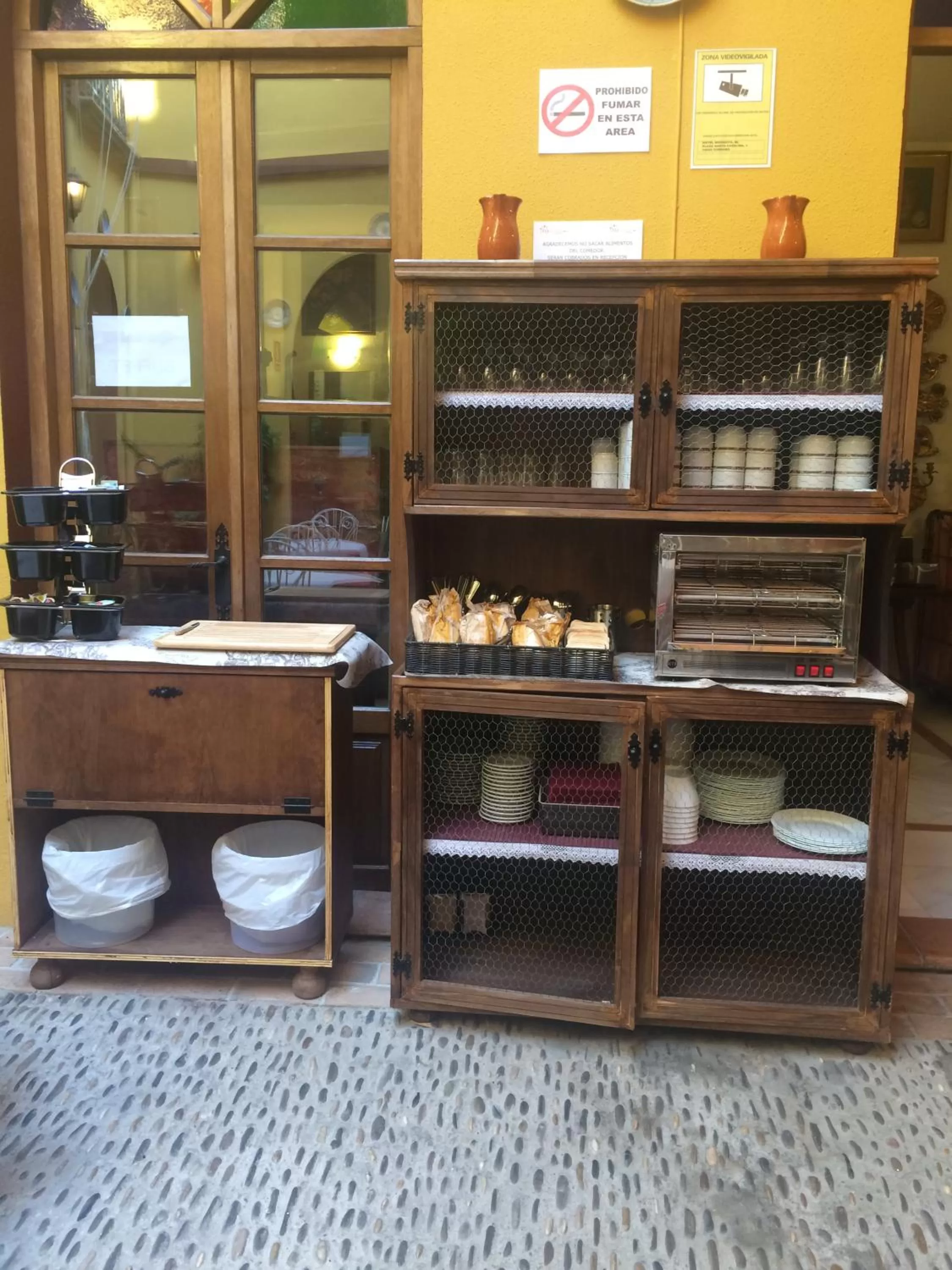 Buffet breakfast in Hotel Casa Museo de la Mezquita
