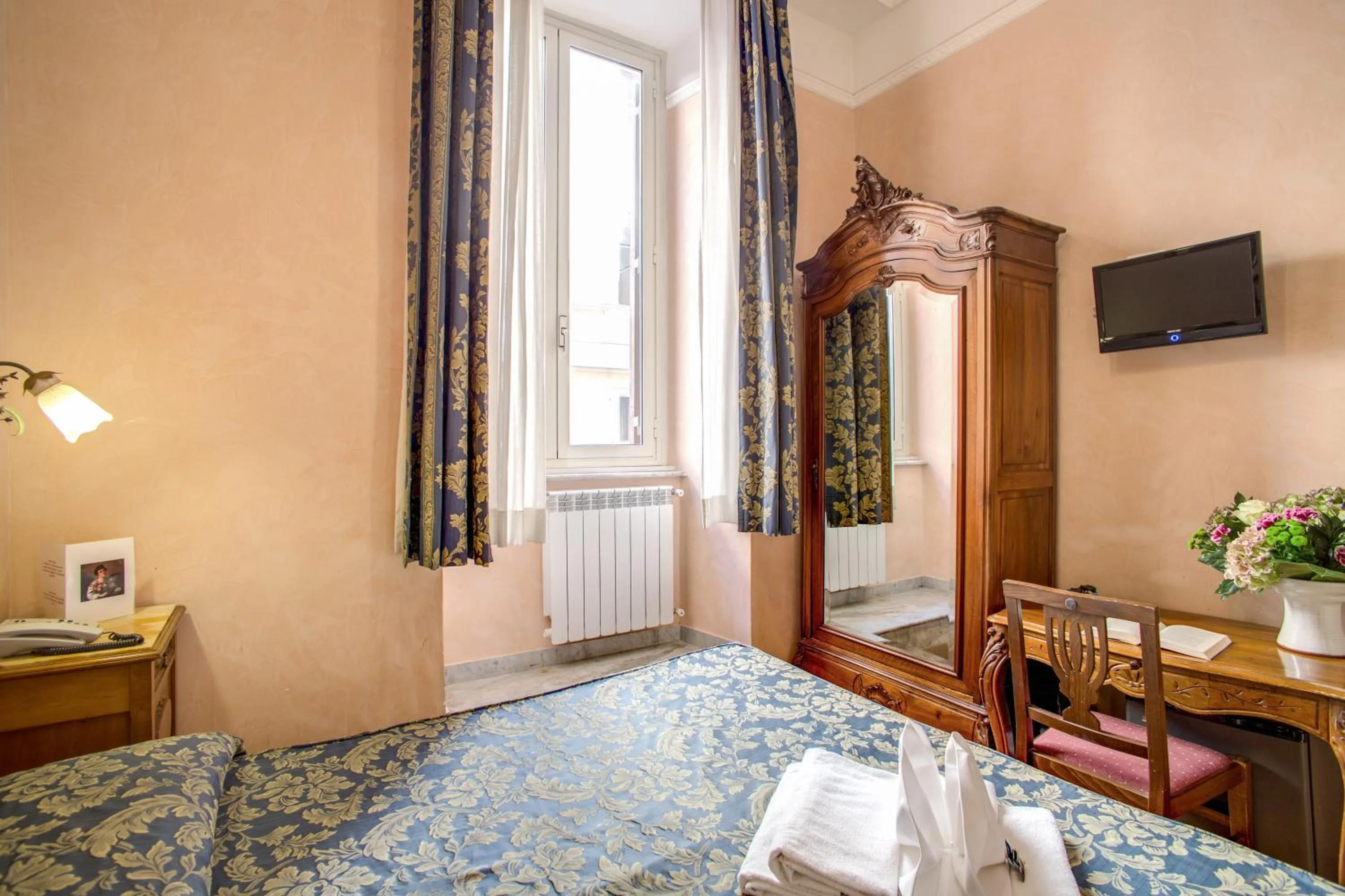 Bedroom, Bed in Hotel Caravaggio