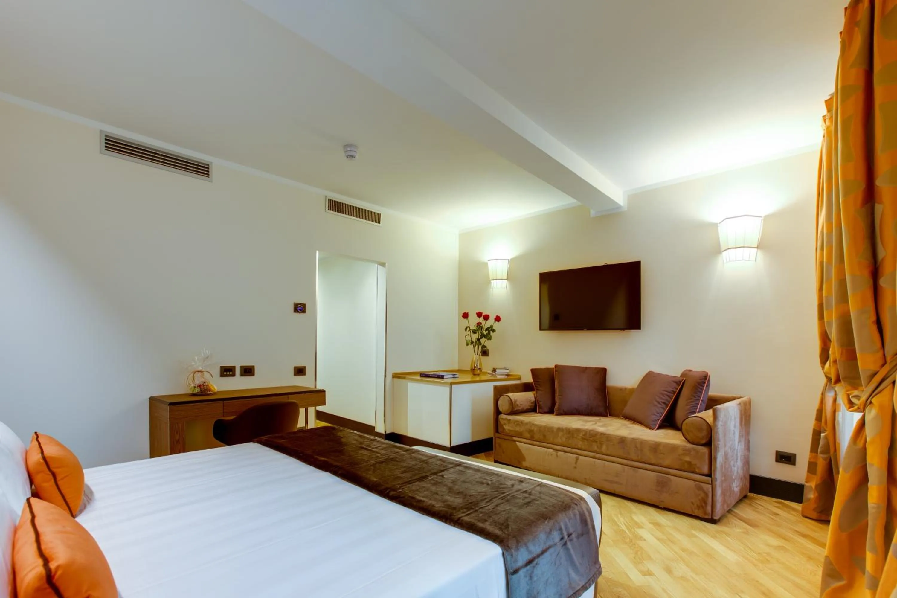 Photo of the whole room, Bed in Solo Experience Hotel