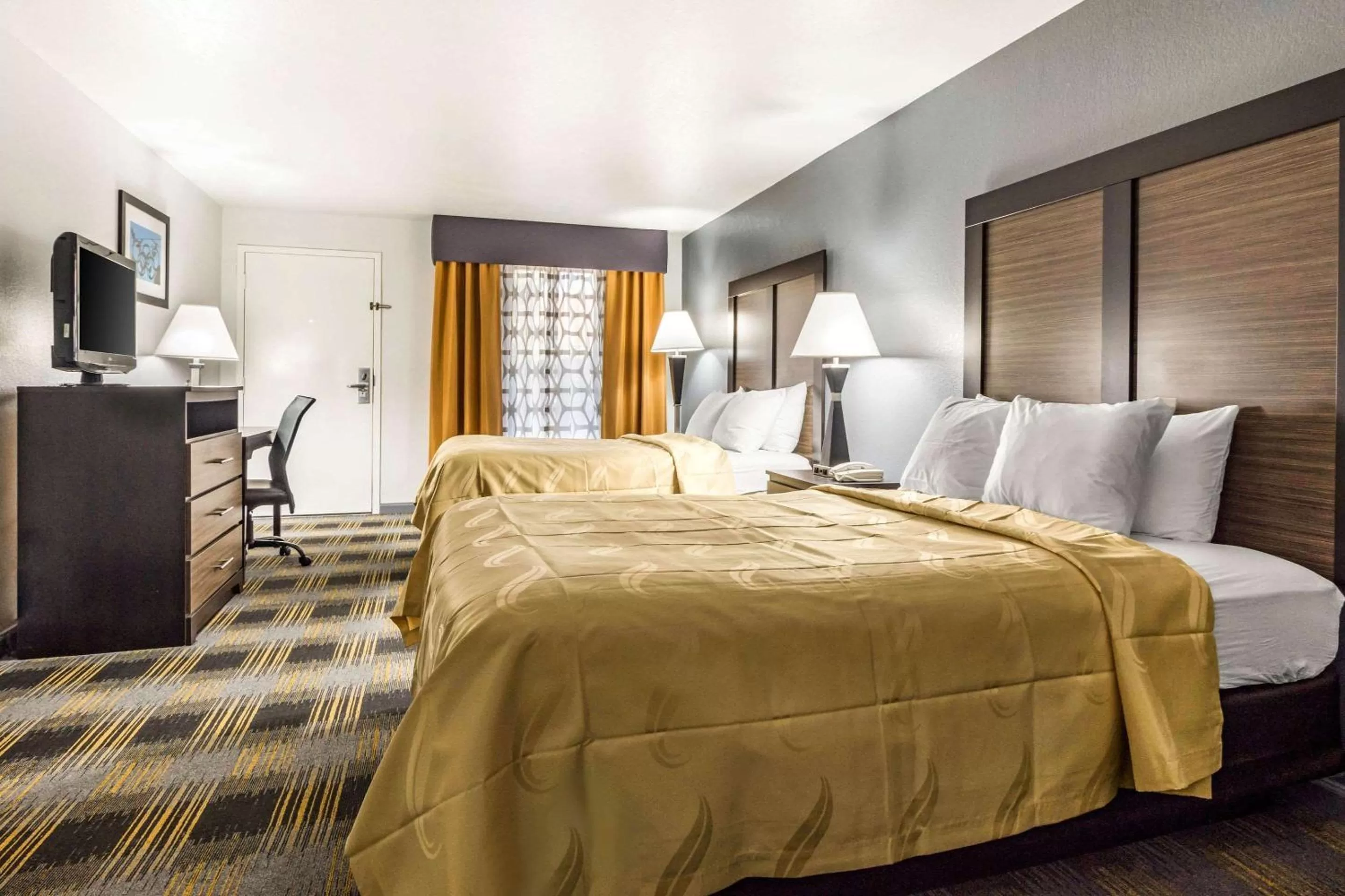 Bedroom, Bed in Quality Inn near Six Flags Douglasville