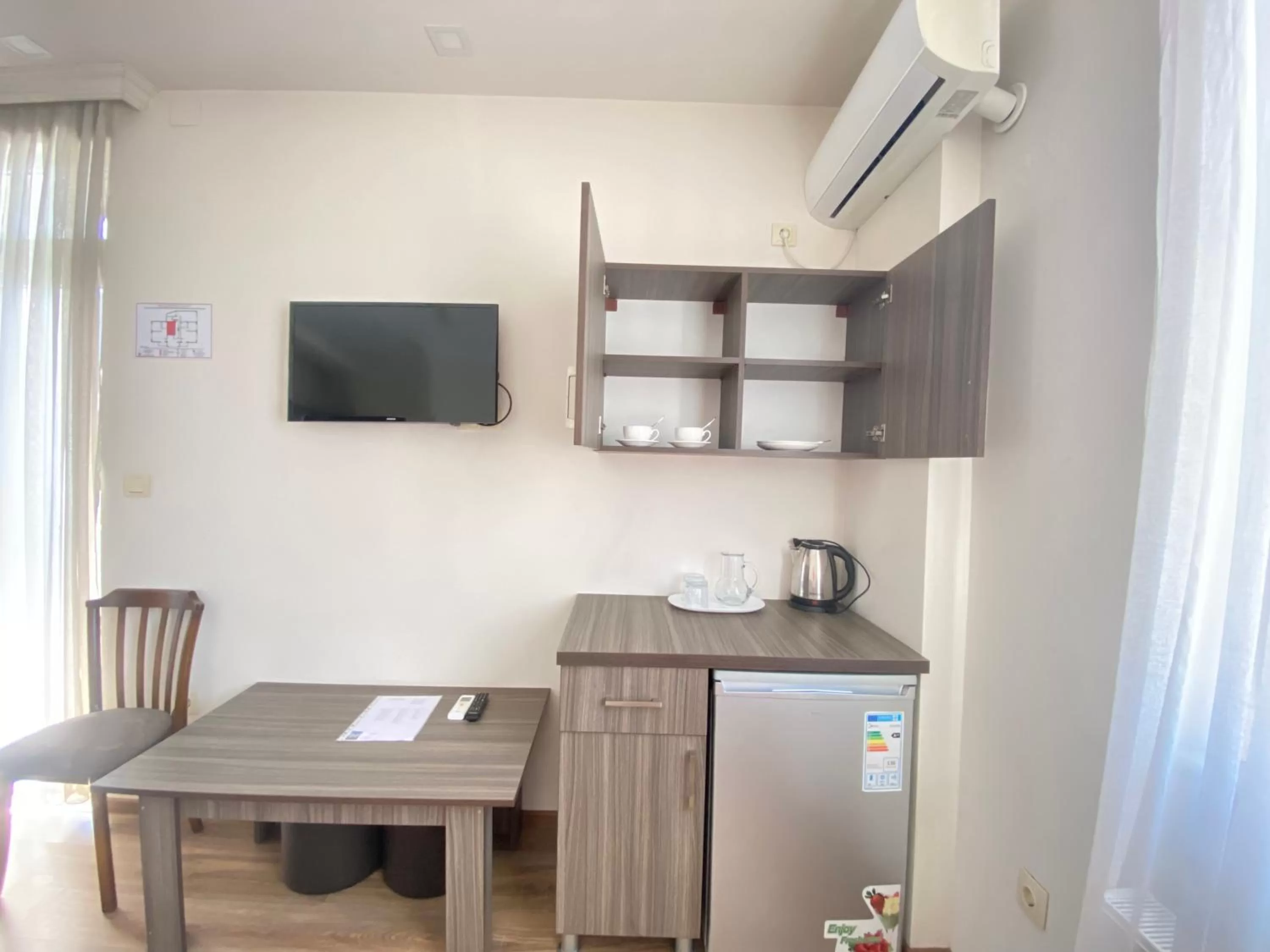 TV/Entertainment Center in Hotel Garanti