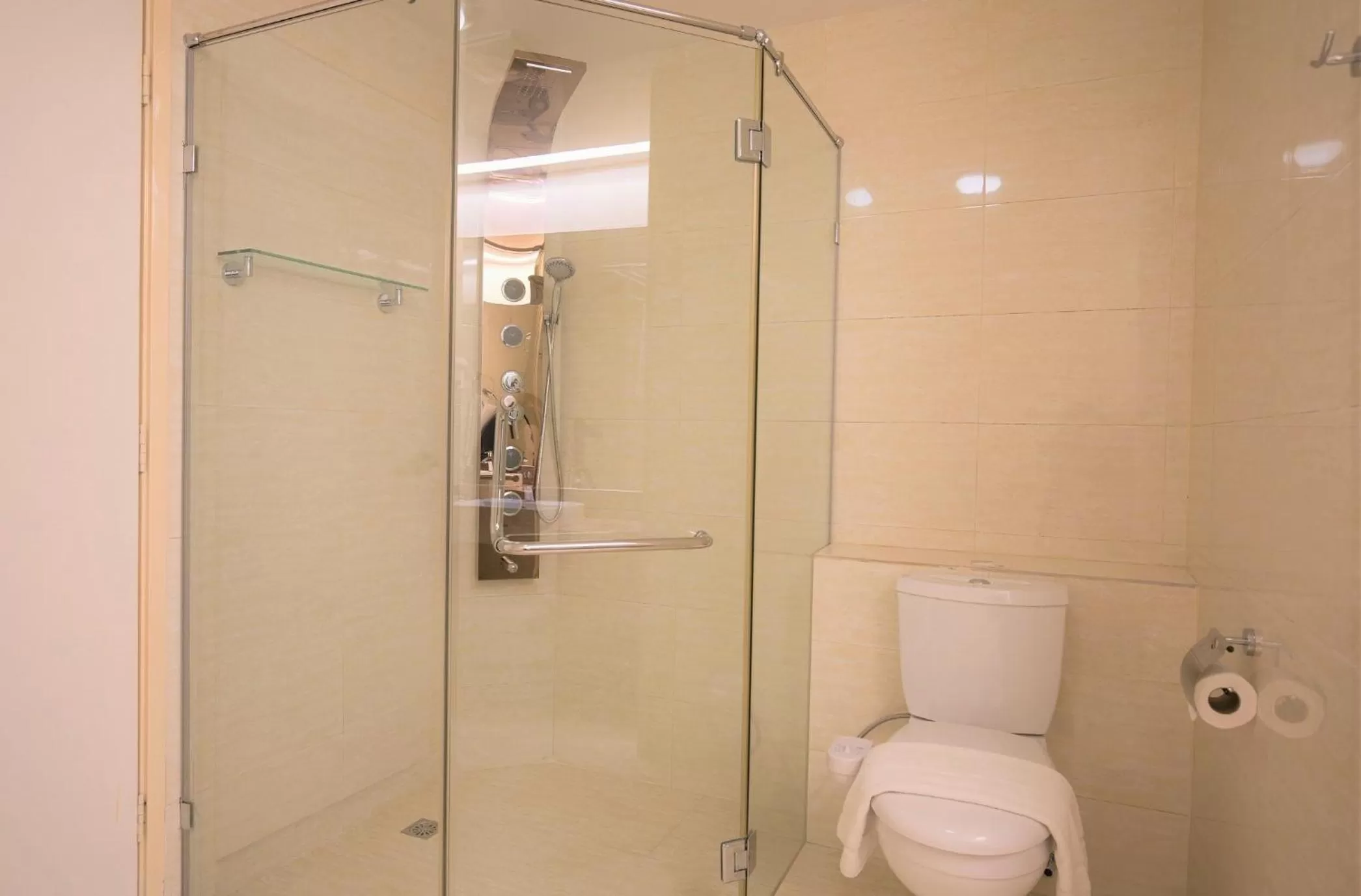 Shower in Ixora Hotel Penang