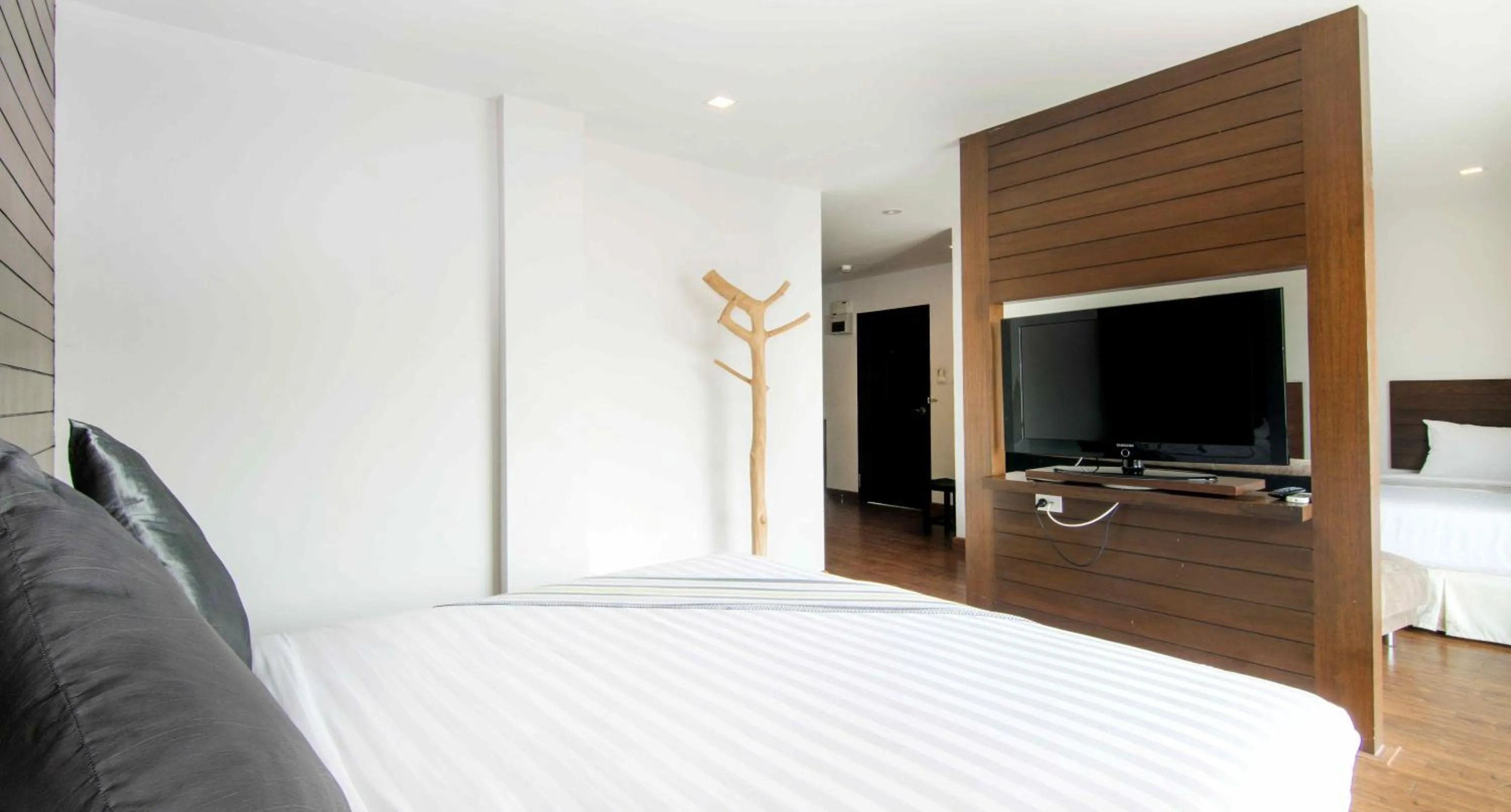 Bed in The Phoenix Hotel Bangkok - Suvarnabhumi Airport