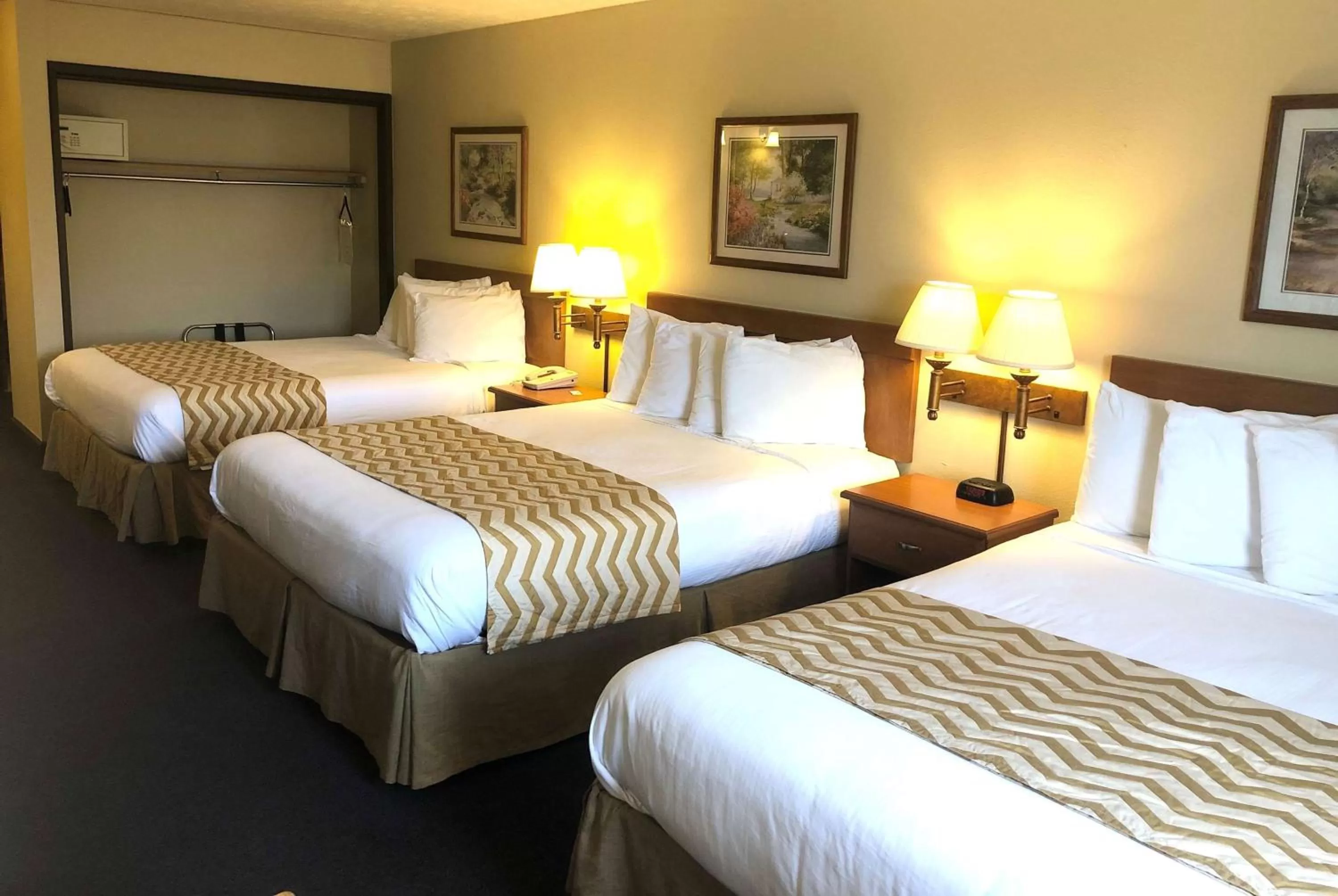 Photo of the whole room, Bed in Travelodge by Wyndham Grand Island