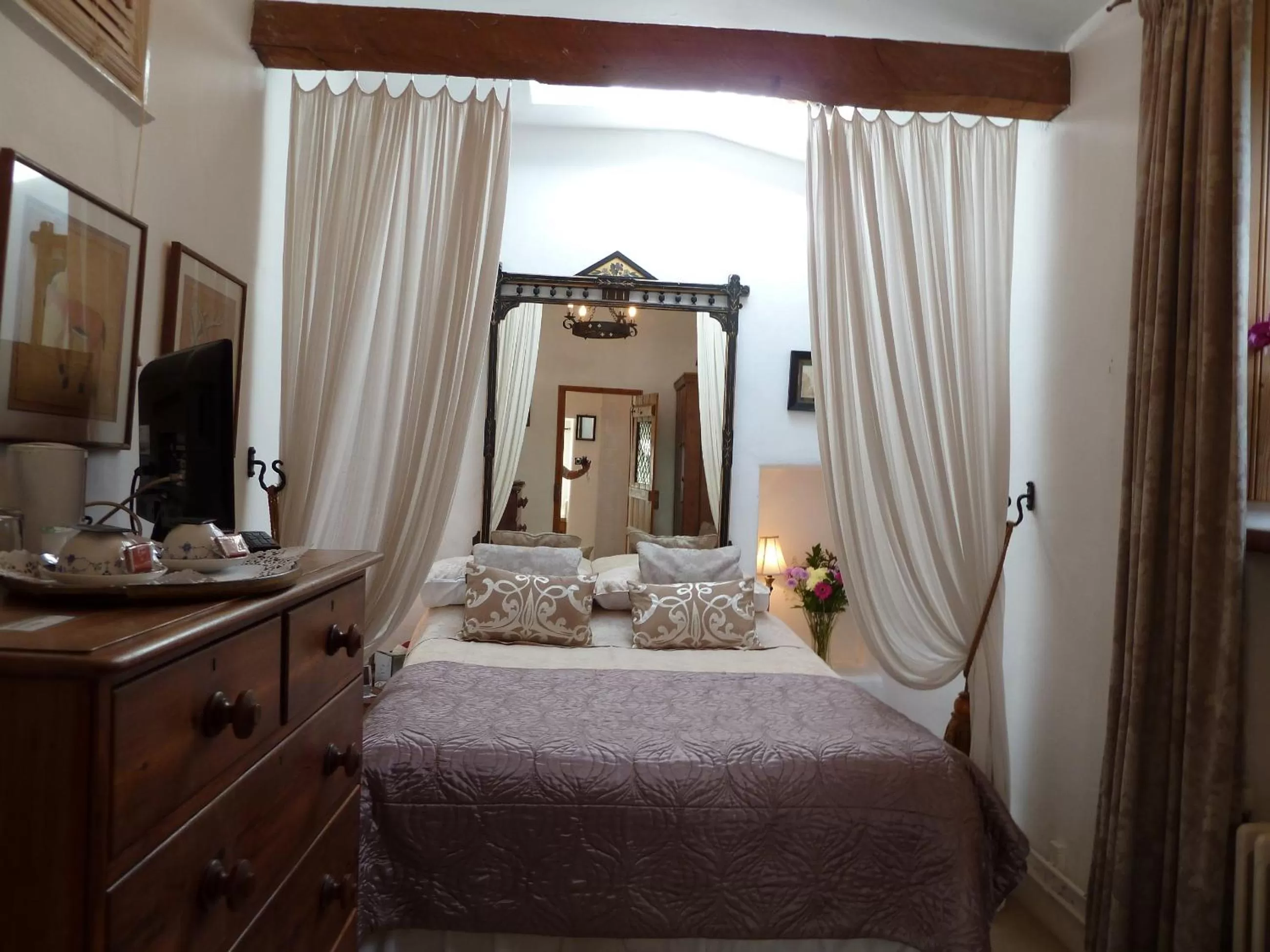 Bedroom, Bed in Queen Anne House