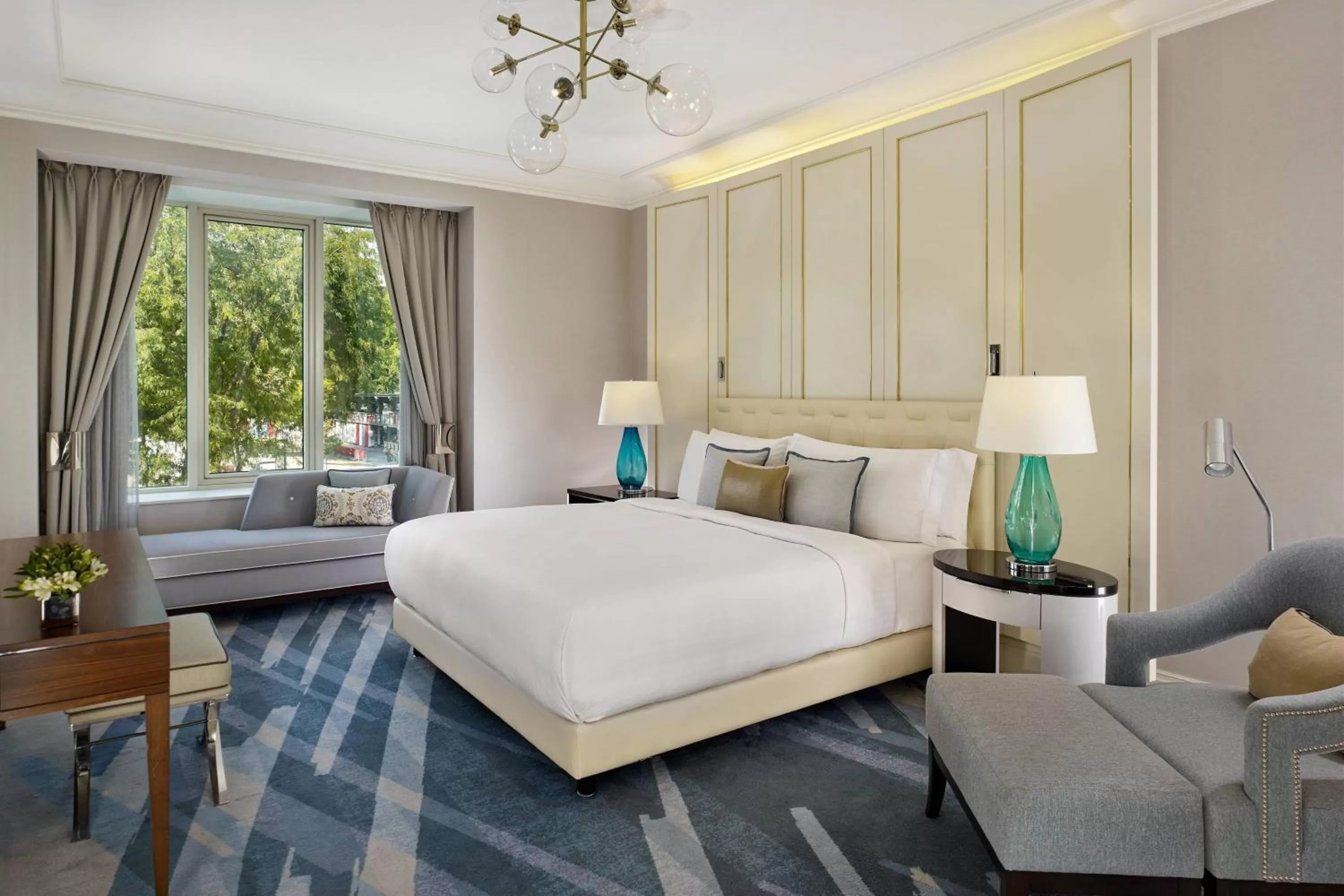 Bedroom, Bed in Al Habtoor Palace Budapest, Preferred Hotels & Resorts